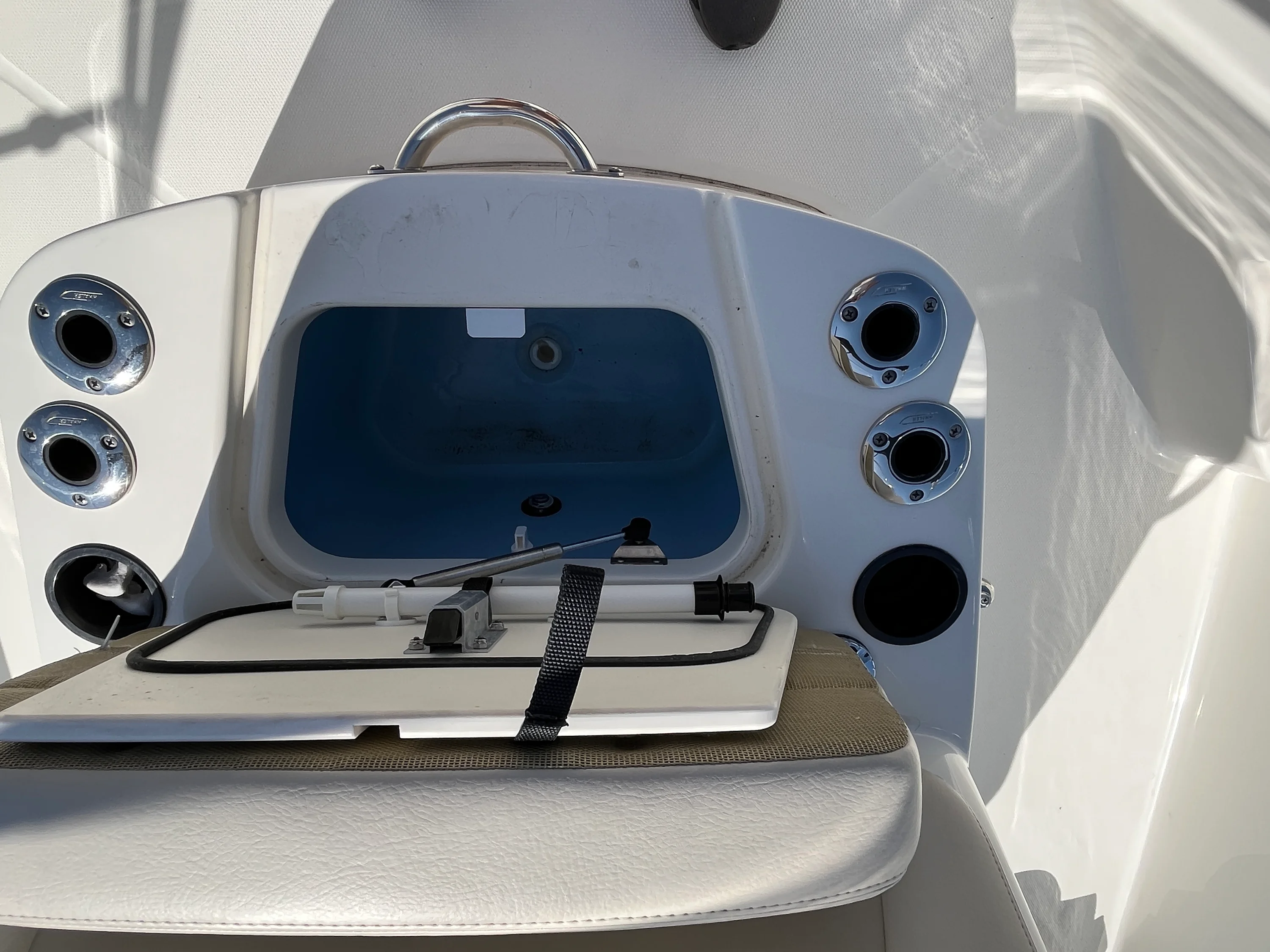 2017 Boston Whaler 210 DAUNTLESS Image Thumbnail #13