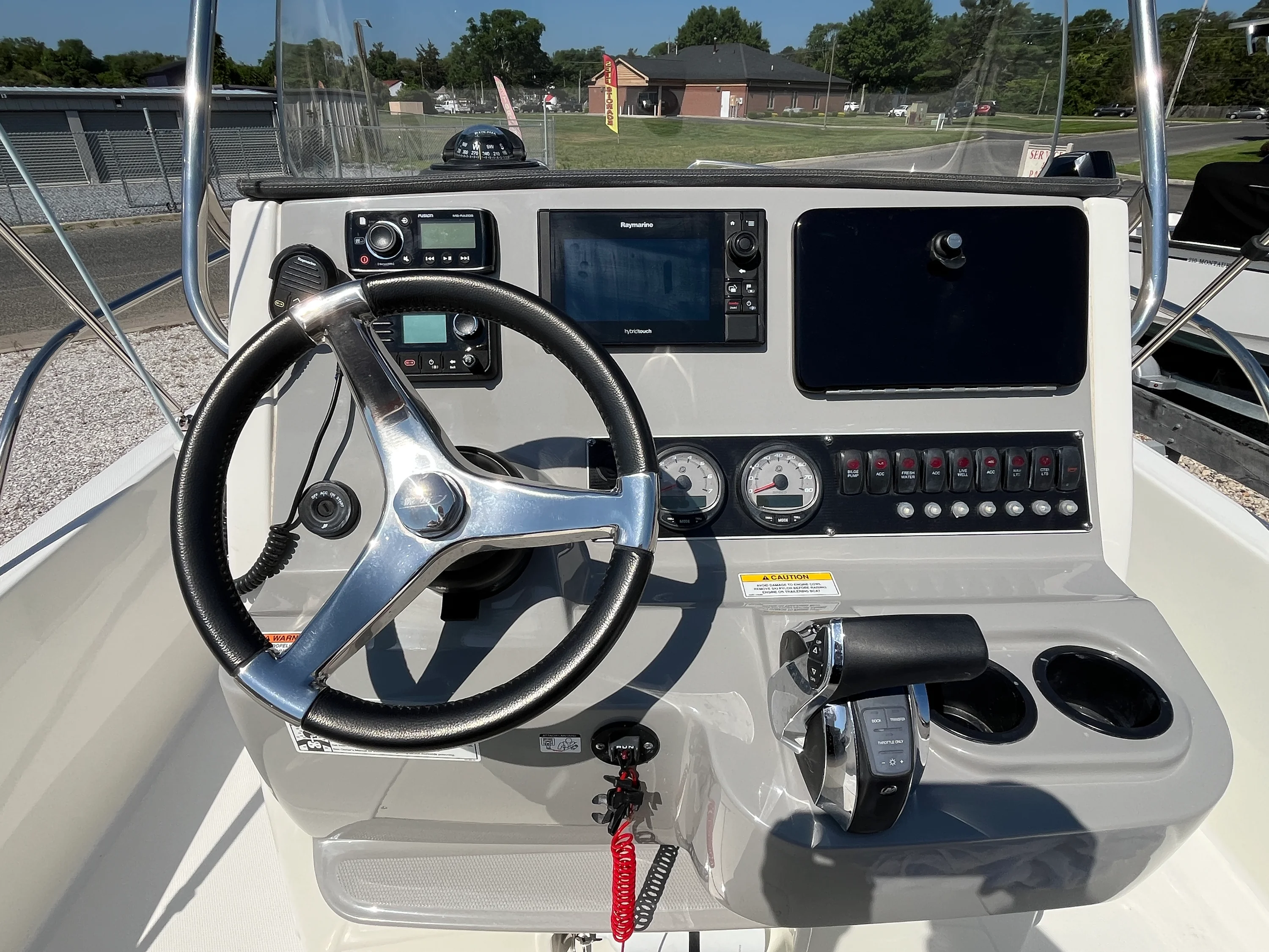 2017 Boston Whaler 210 DAUNTLESS Image Thumbnail #9