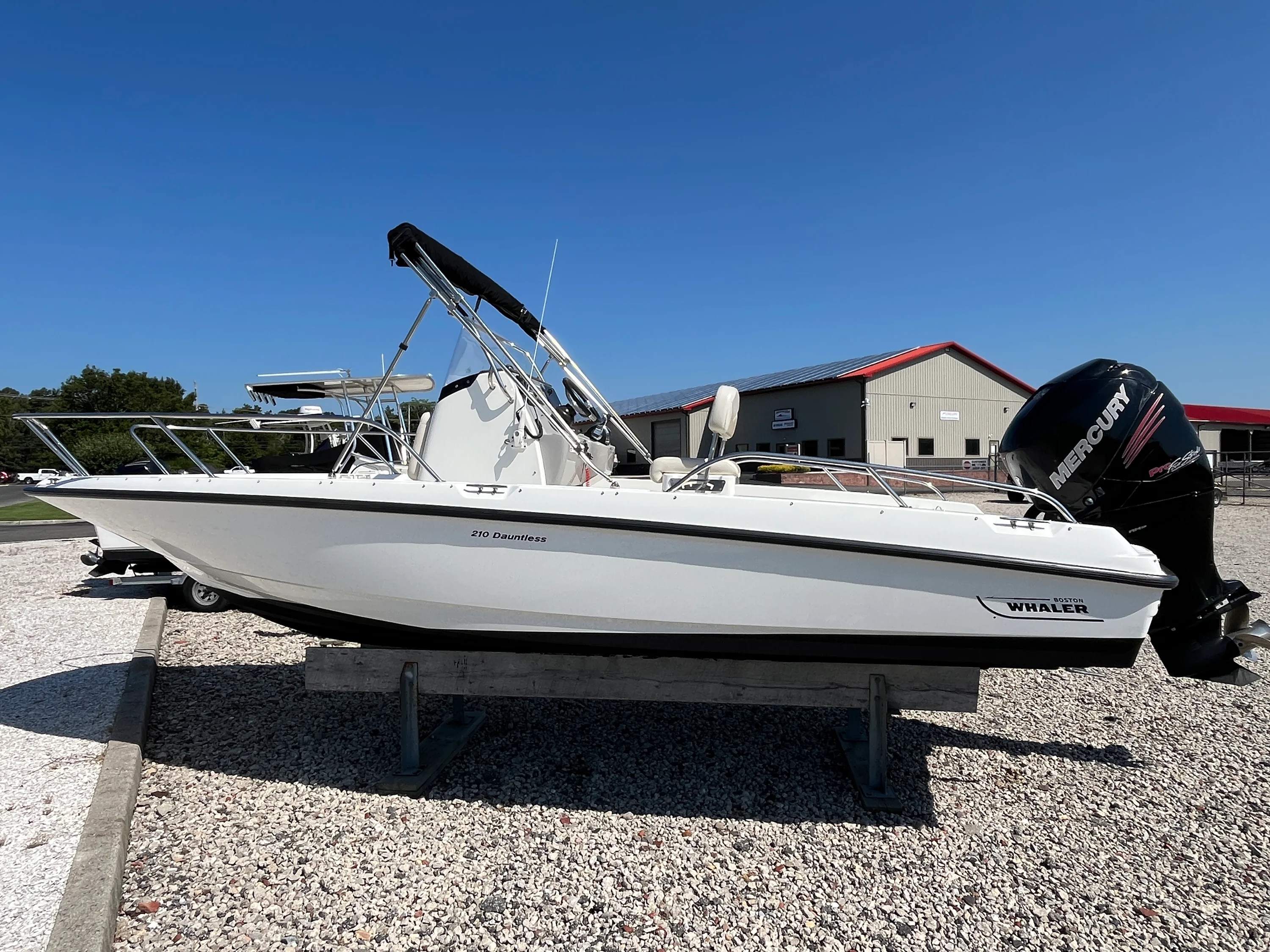 2017 Boston Whaler 210 DAUNTLESS Image Thumbnail #3