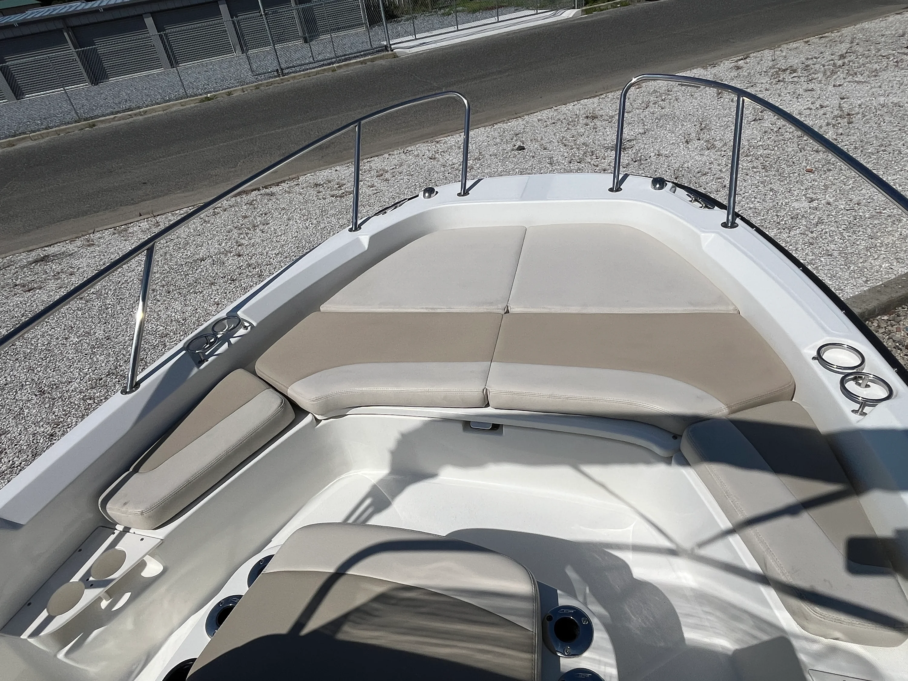2017 Boston Whaler 210 DAUNTLESS Image Thumbnail #8
