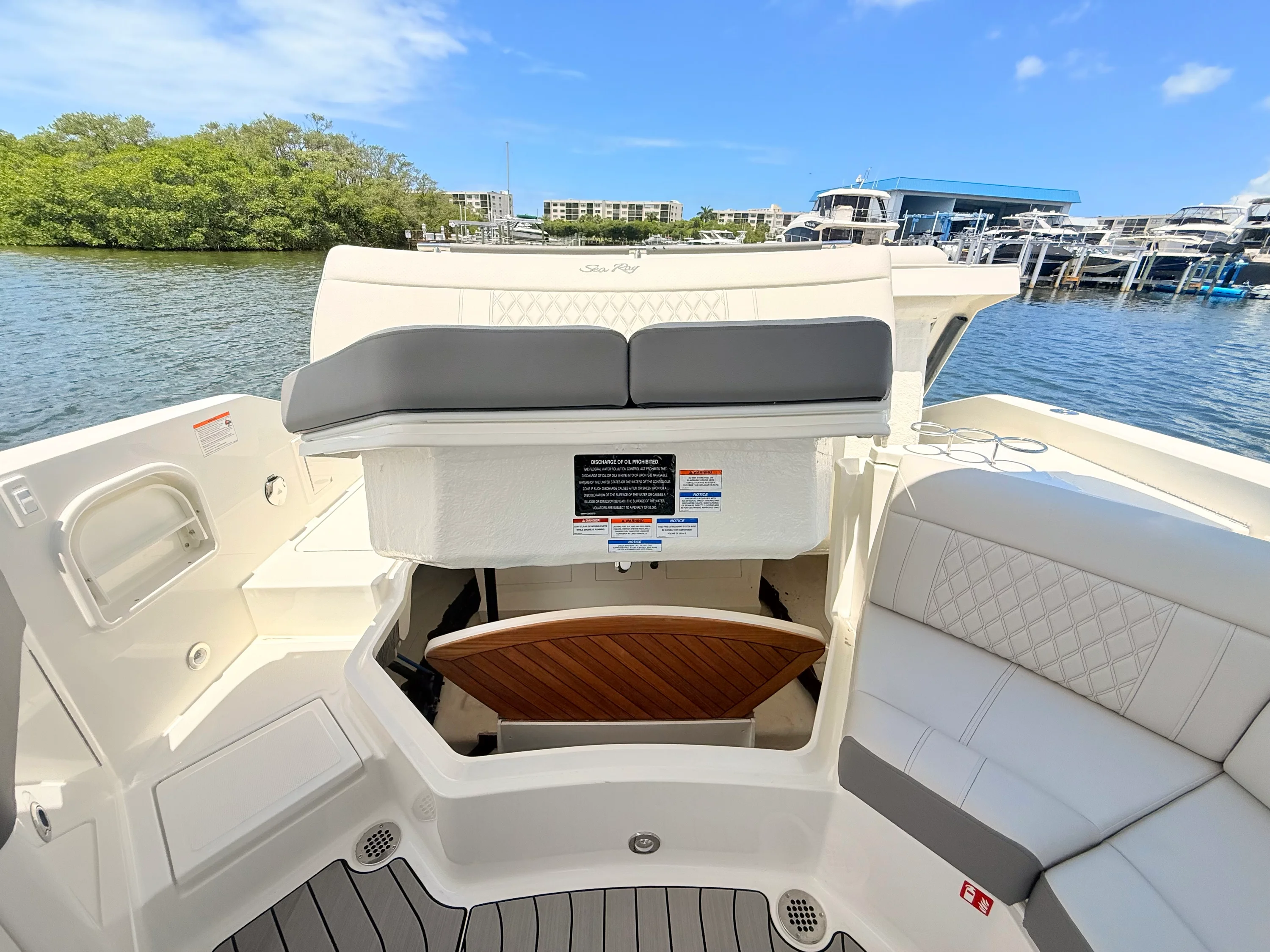 2026 Sea Ray SLX 310 Outboard Image Thumbnail #39