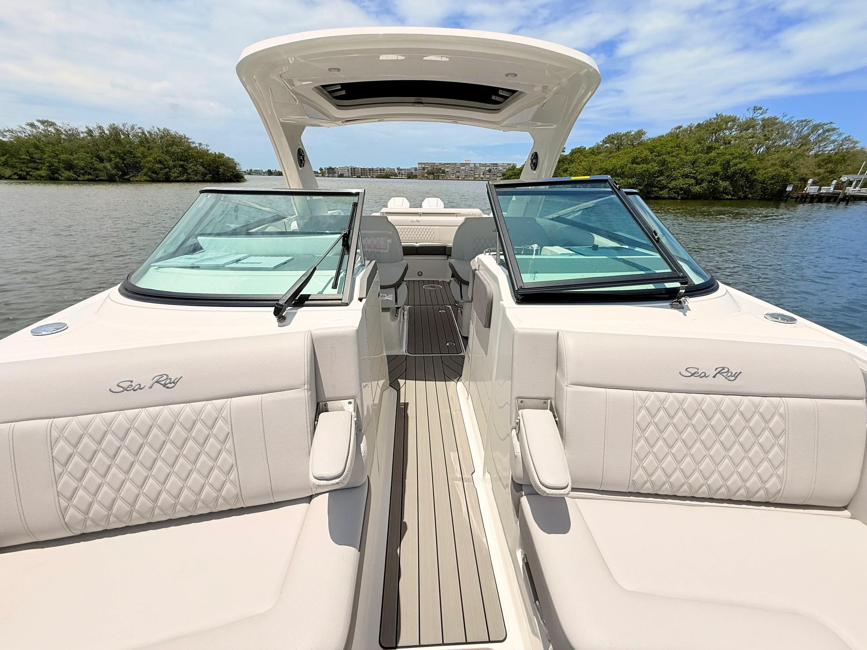 2026 Sea Ray SLX 310 Outboard Image Thumbnail #78