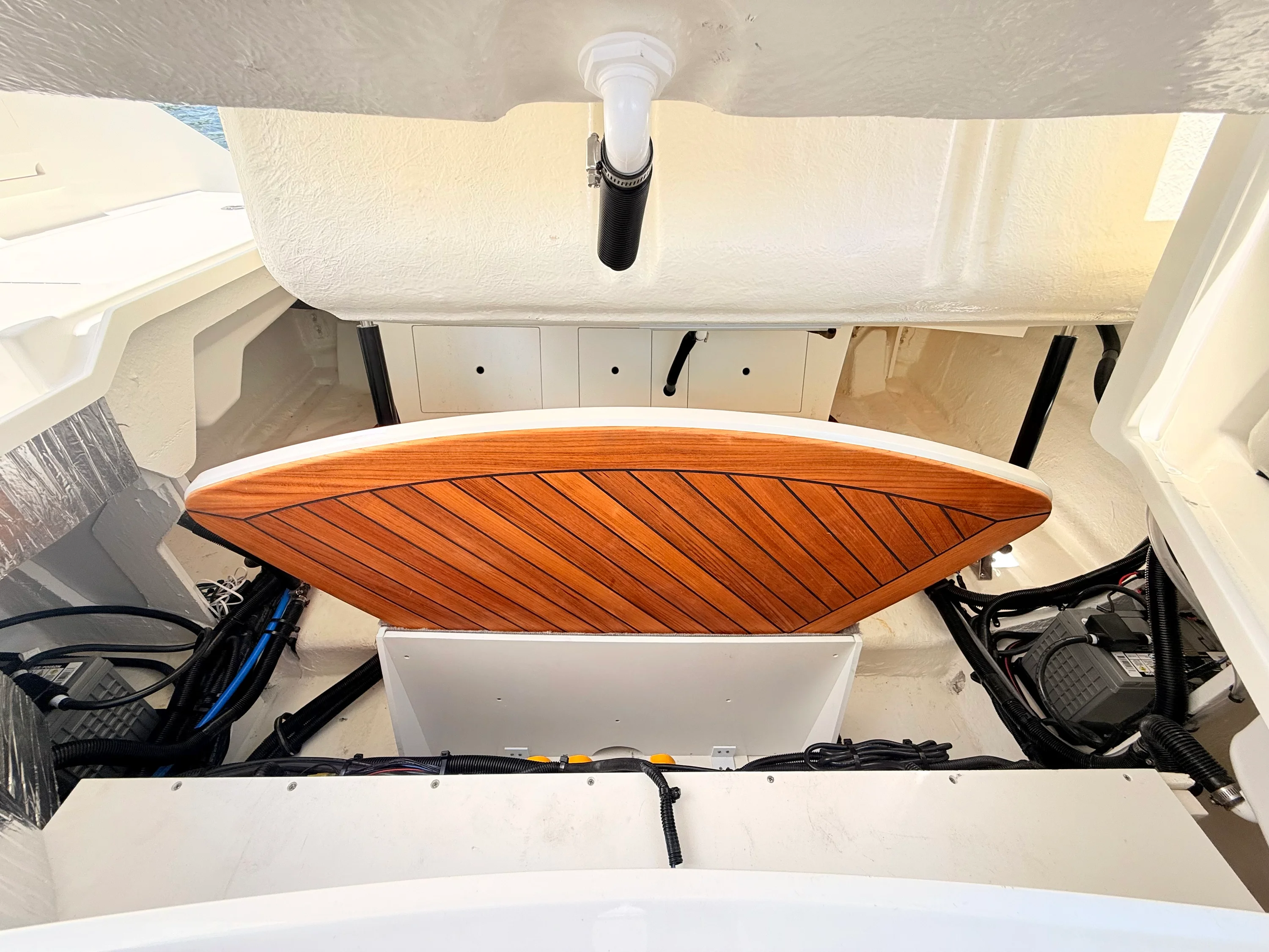 2026 Sea Ray SLX 310 Outboard Image Thumbnail #40