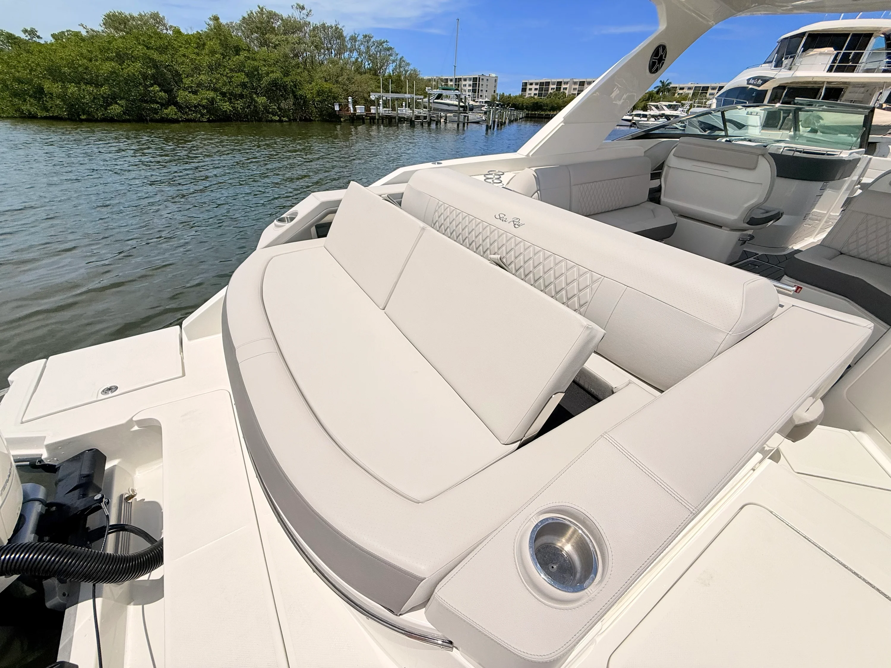 2026 Sea Ray SLX 310 Outboard Image Thumbnail #30