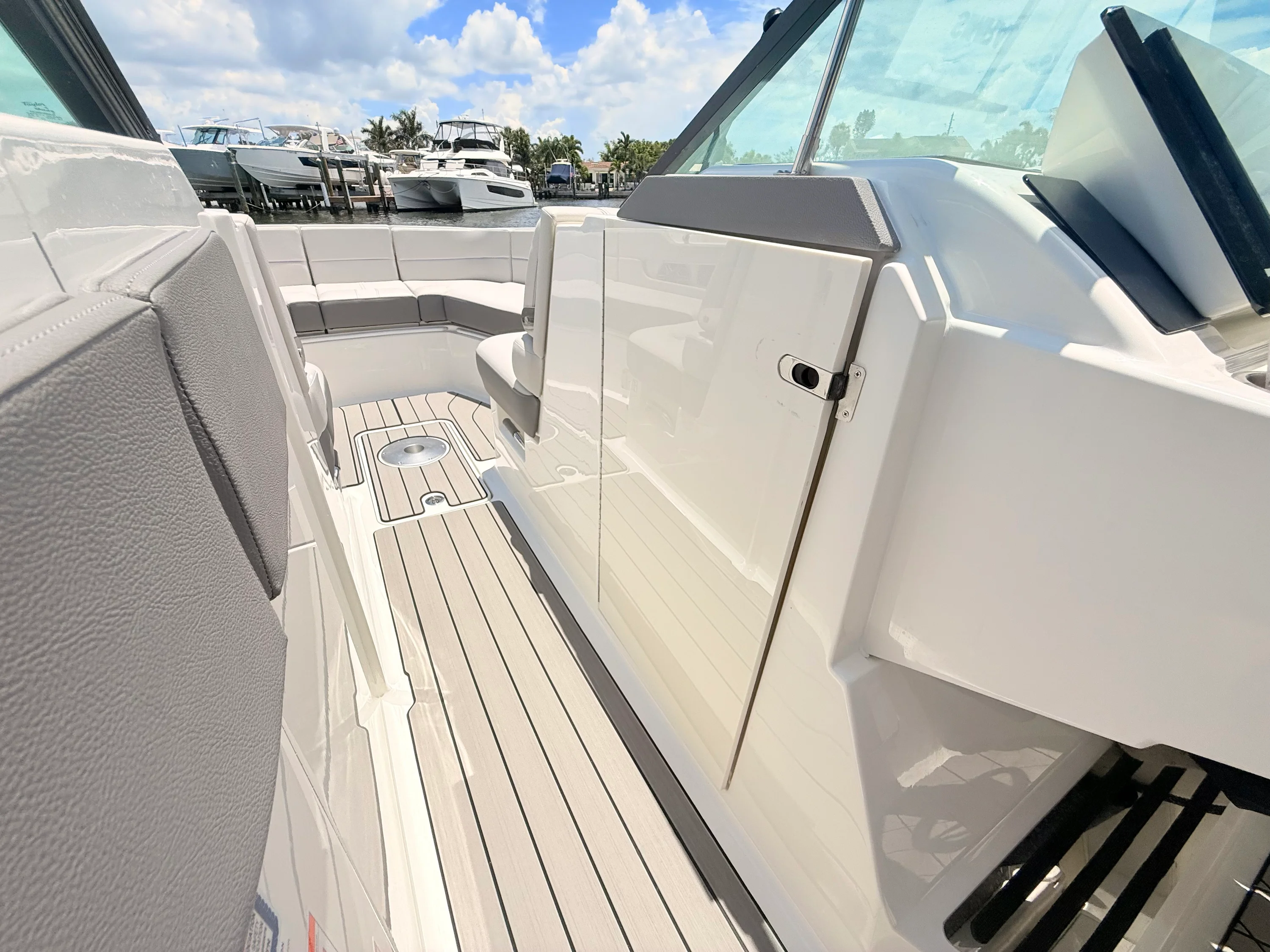 2026 Sea Ray SLX 310 Outboard Image Thumbnail #67