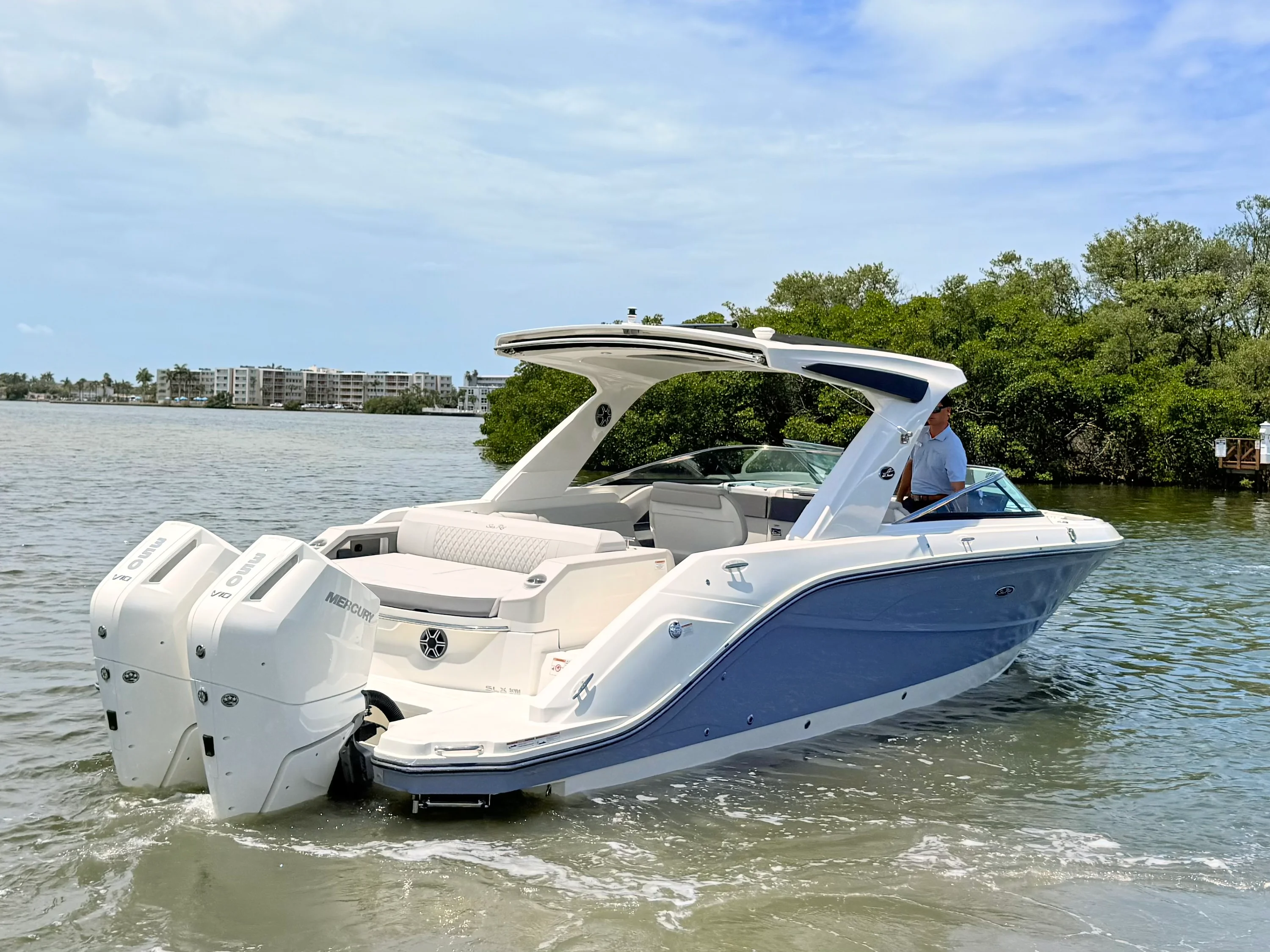 2026 Sea Ray SLX 310 Outboard Image Thumbnail #18