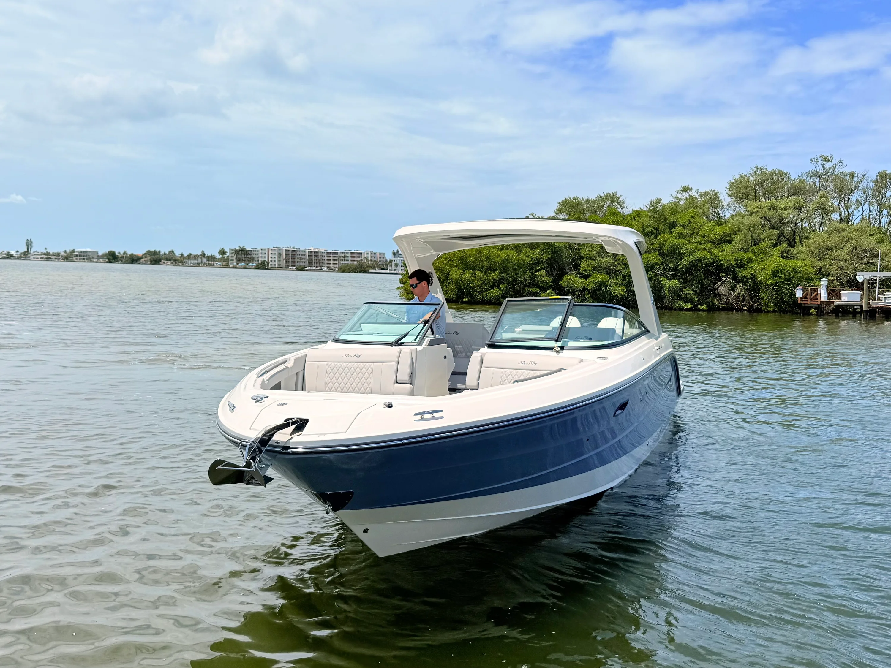 2026 Sea Ray SLX 310 Outboard Image Thumbnail #5
