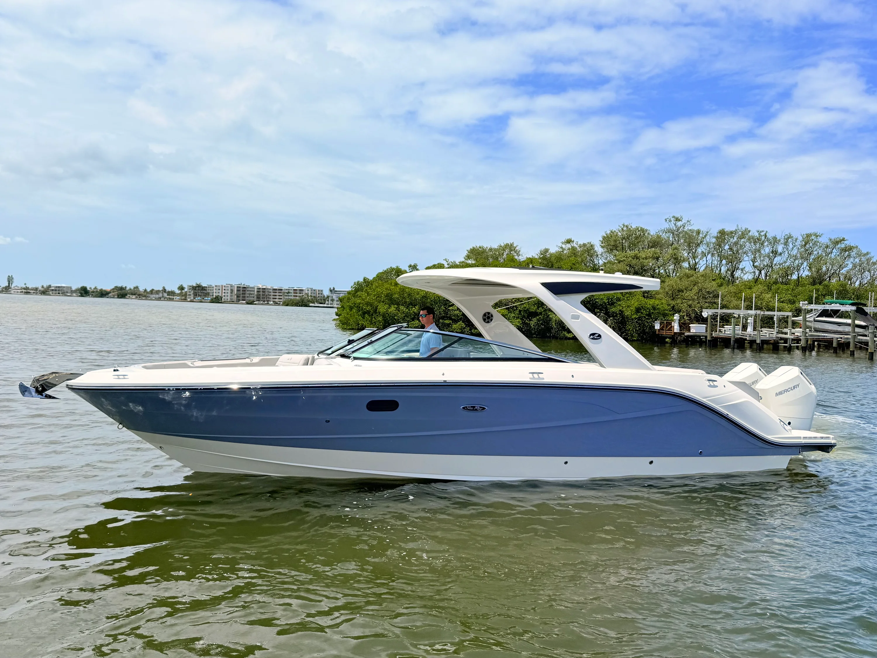 2026 Sea Ray SLX 310 Outboard Image Thumbnail #10