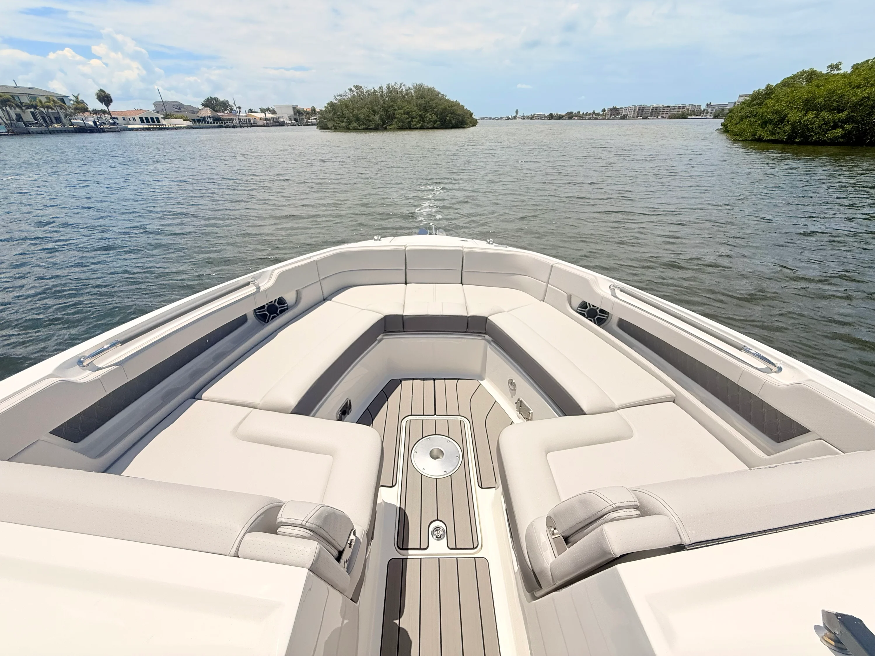 2026 Sea Ray SLX 310 Outboard Image Thumbnail #22
