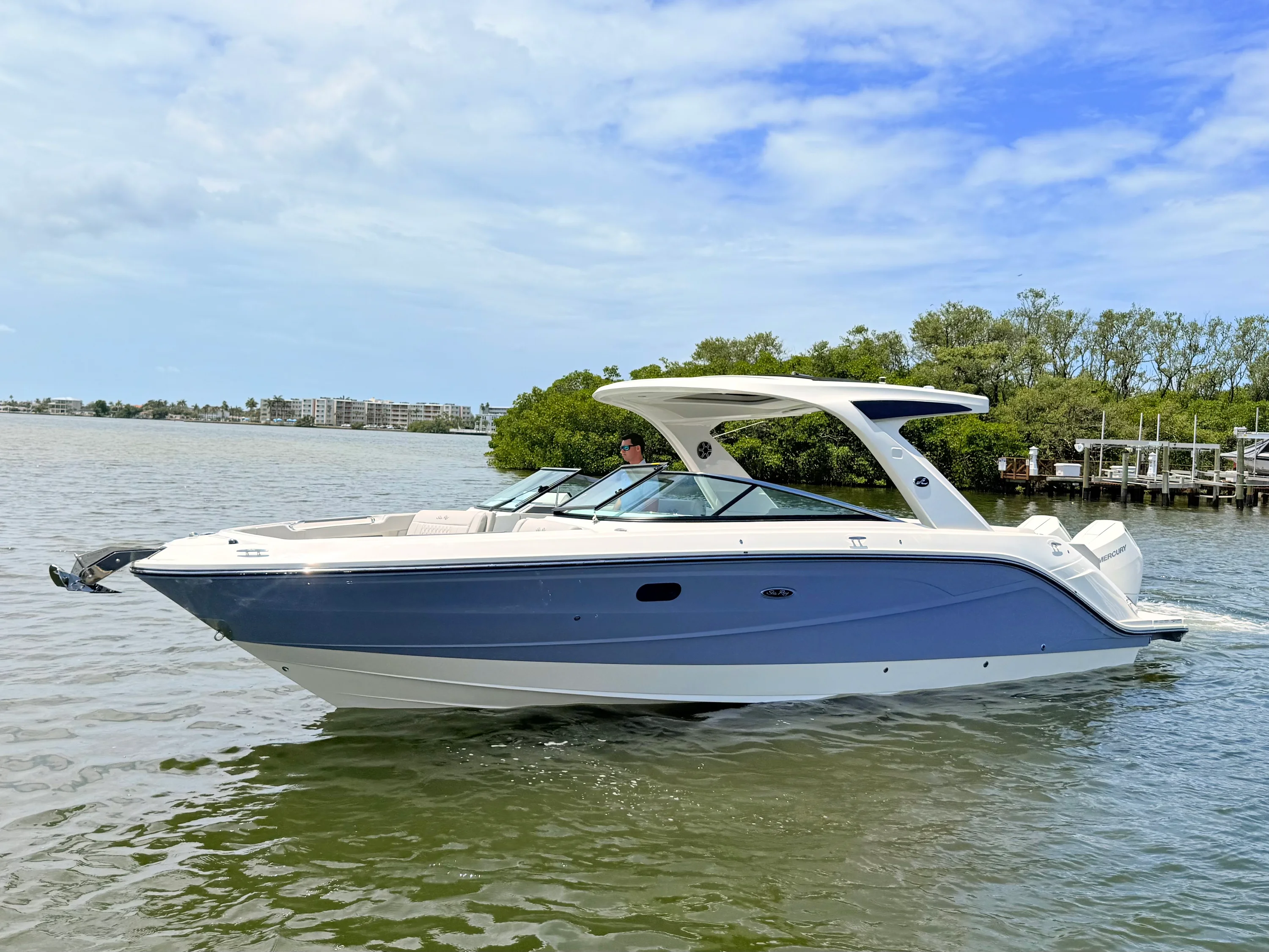 2026 Sea Ray SLX 310 Outboard Image Thumbnail #9