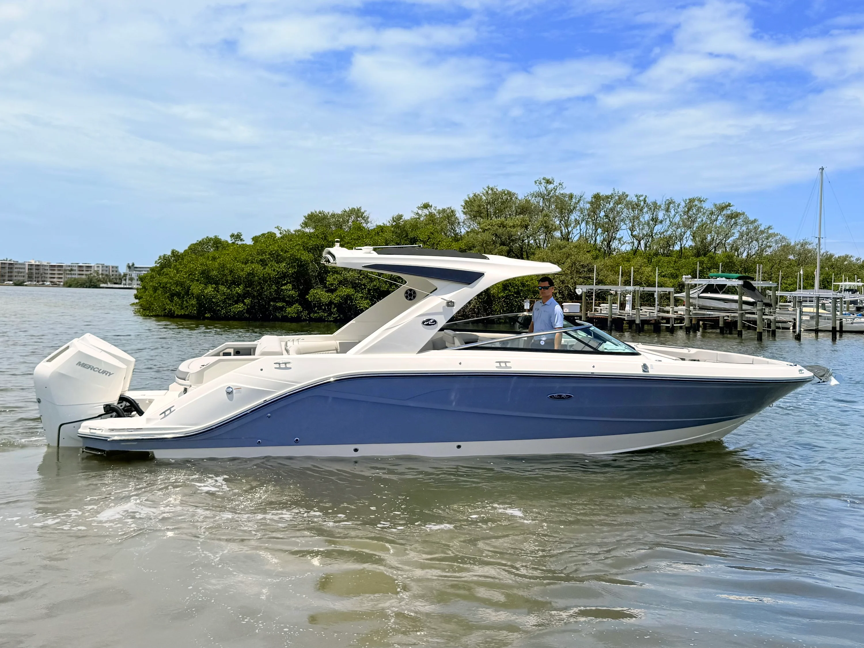 2026 Sea Ray SLX 310 Outboard Image Thumbnail #21