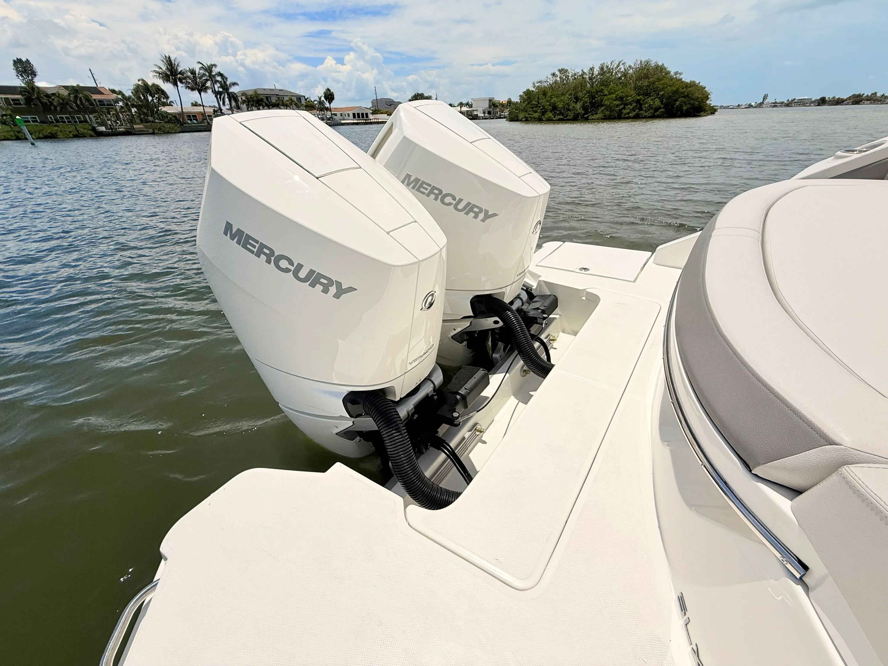2026 Sea Ray SLX 310 Outboard Image Thumbnail #27
