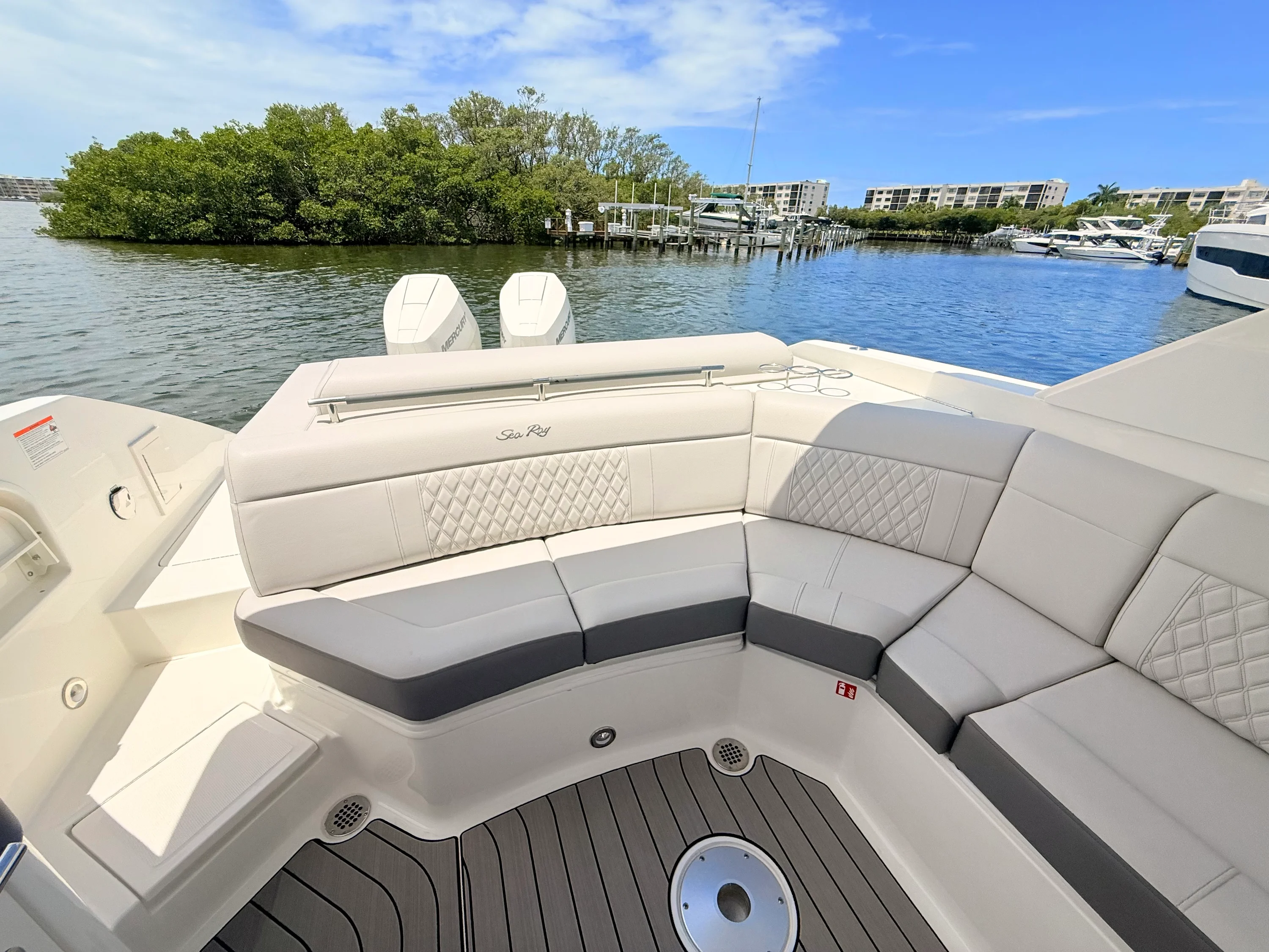 2026 Sea Ray SLX 310 Outboard Image Thumbnail #37