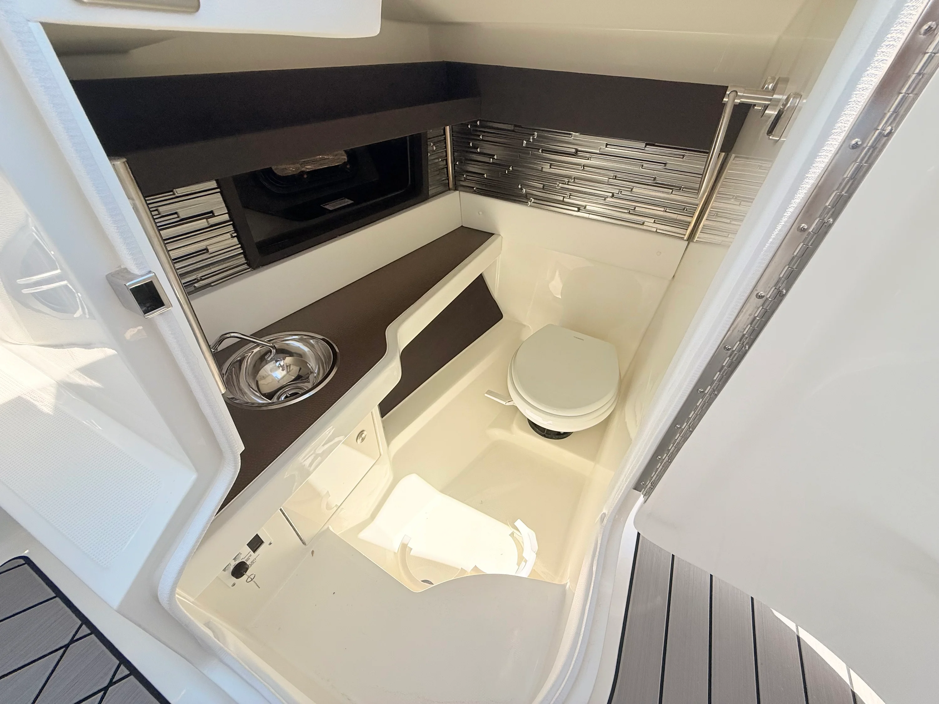 2026 Sea Ray SLX 310 Outboard Image Thumbnail #65