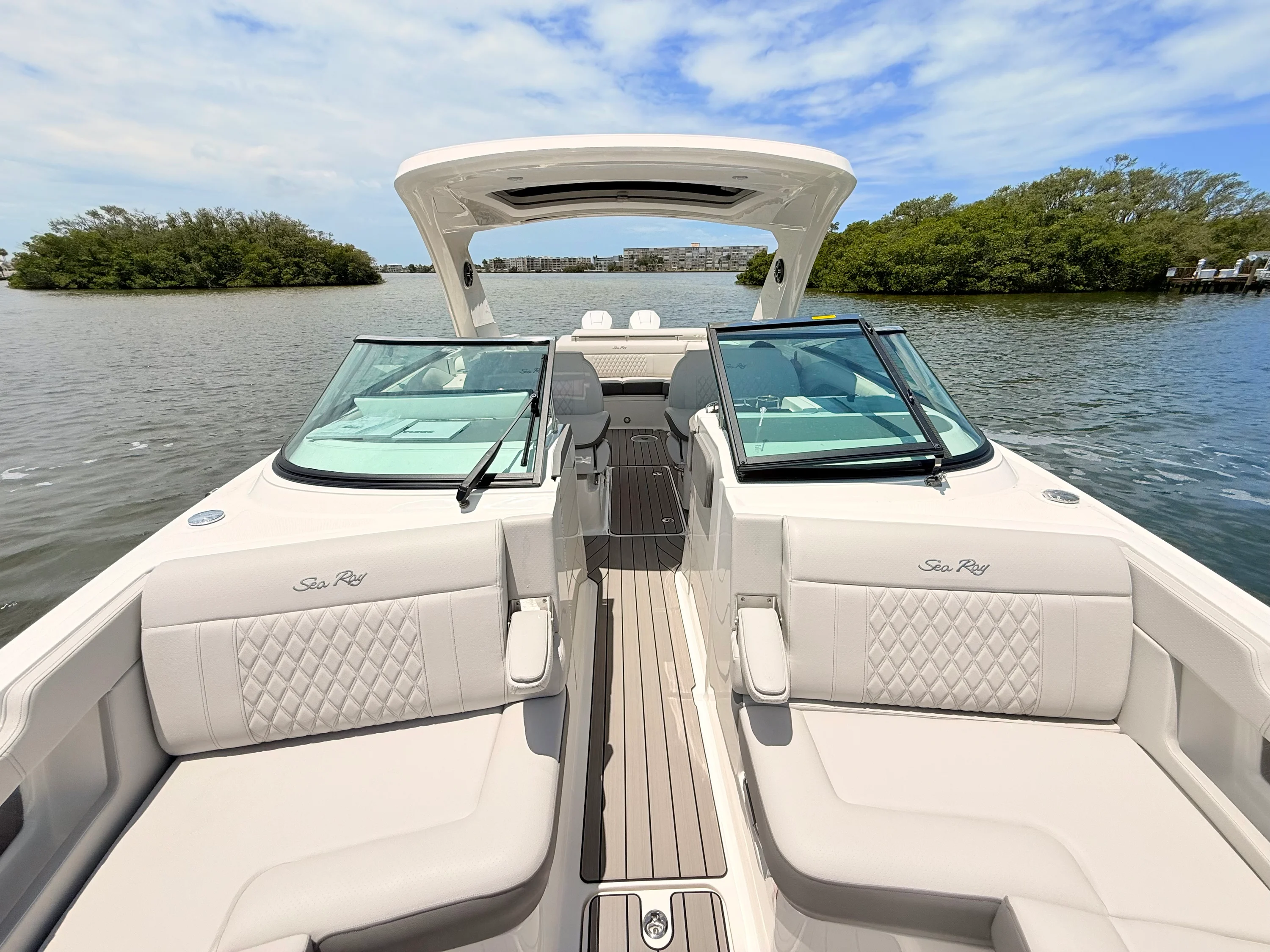 2026 Sea Ray SLX 310 Outboard Image Thumbnail #75