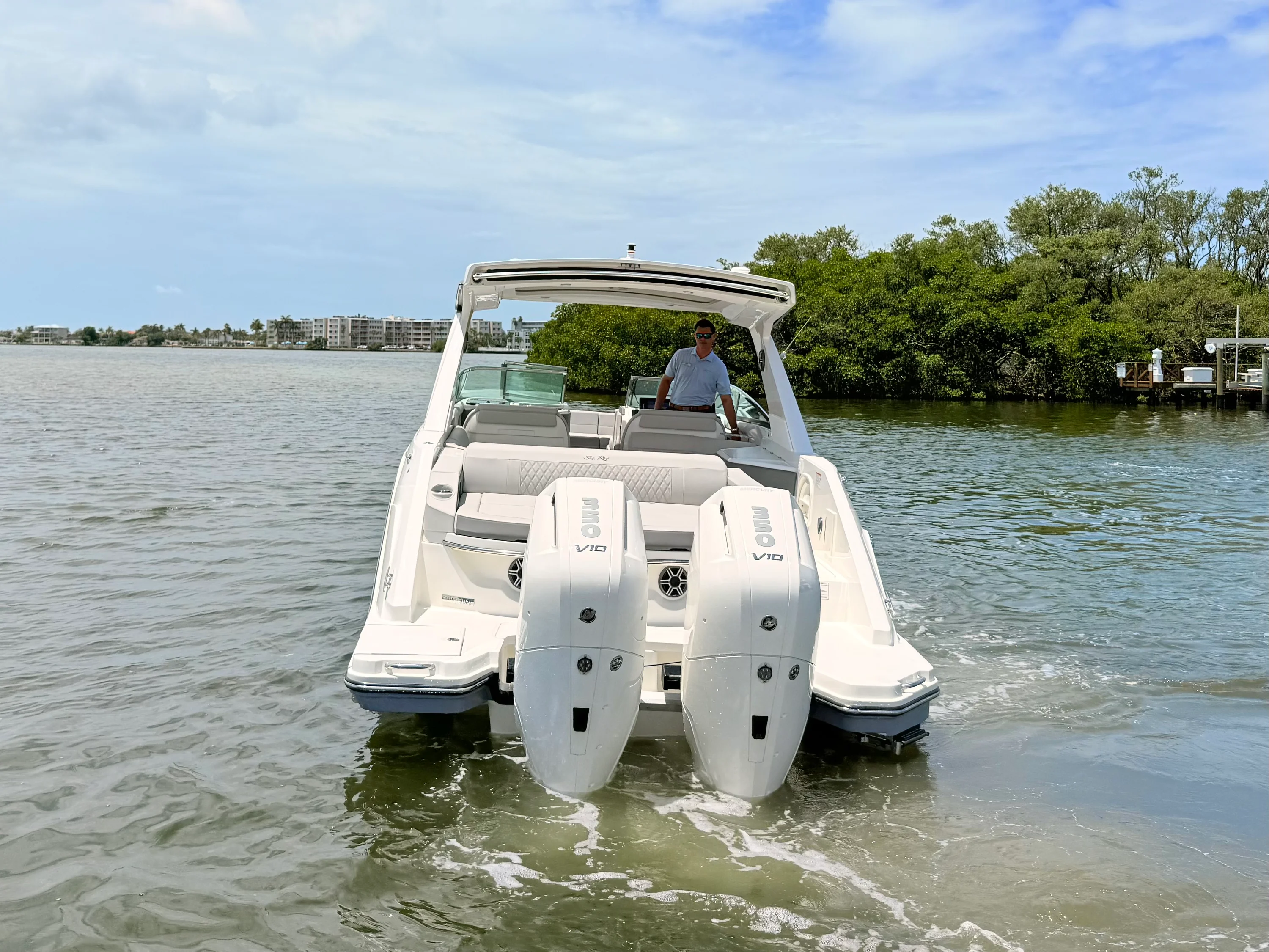 2026 Sea Ray SLX 310 Outboard Image Thumbnail #16
