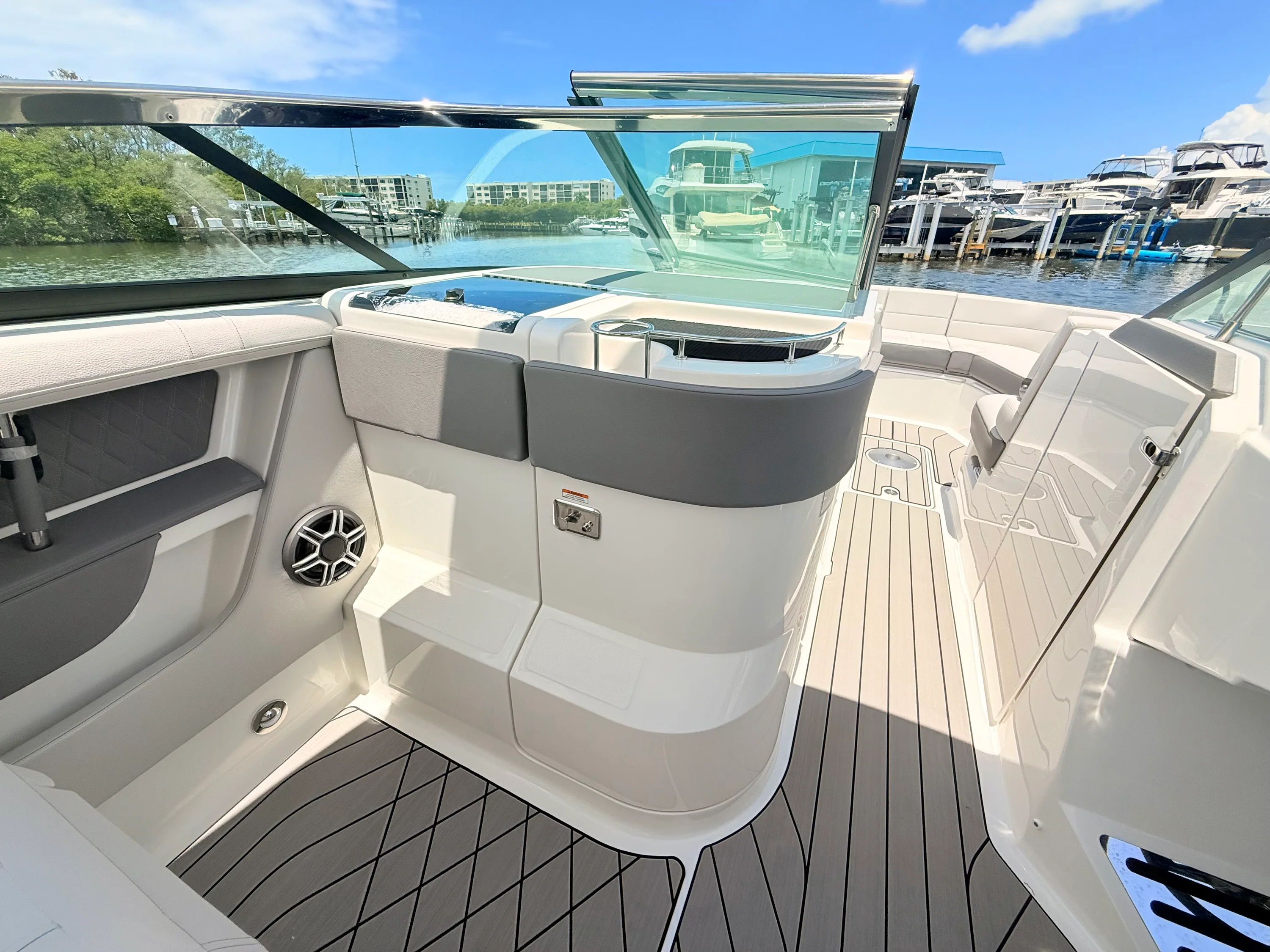 2026 Sea Ray SLX 310 Outboard Image Thumbnail #63