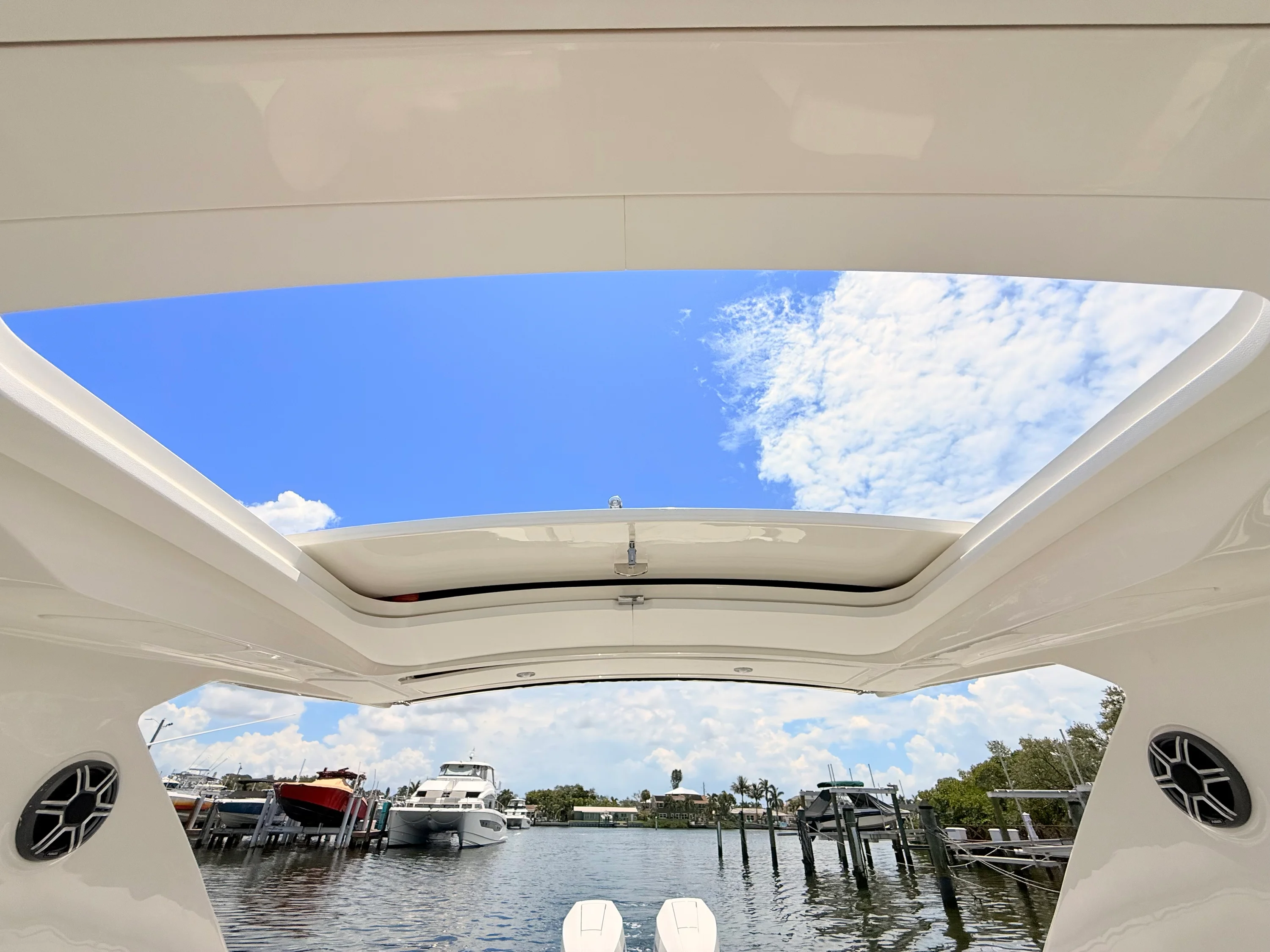 2026 Sea Ray SLX 310 Outboard Image Thumbnail #80