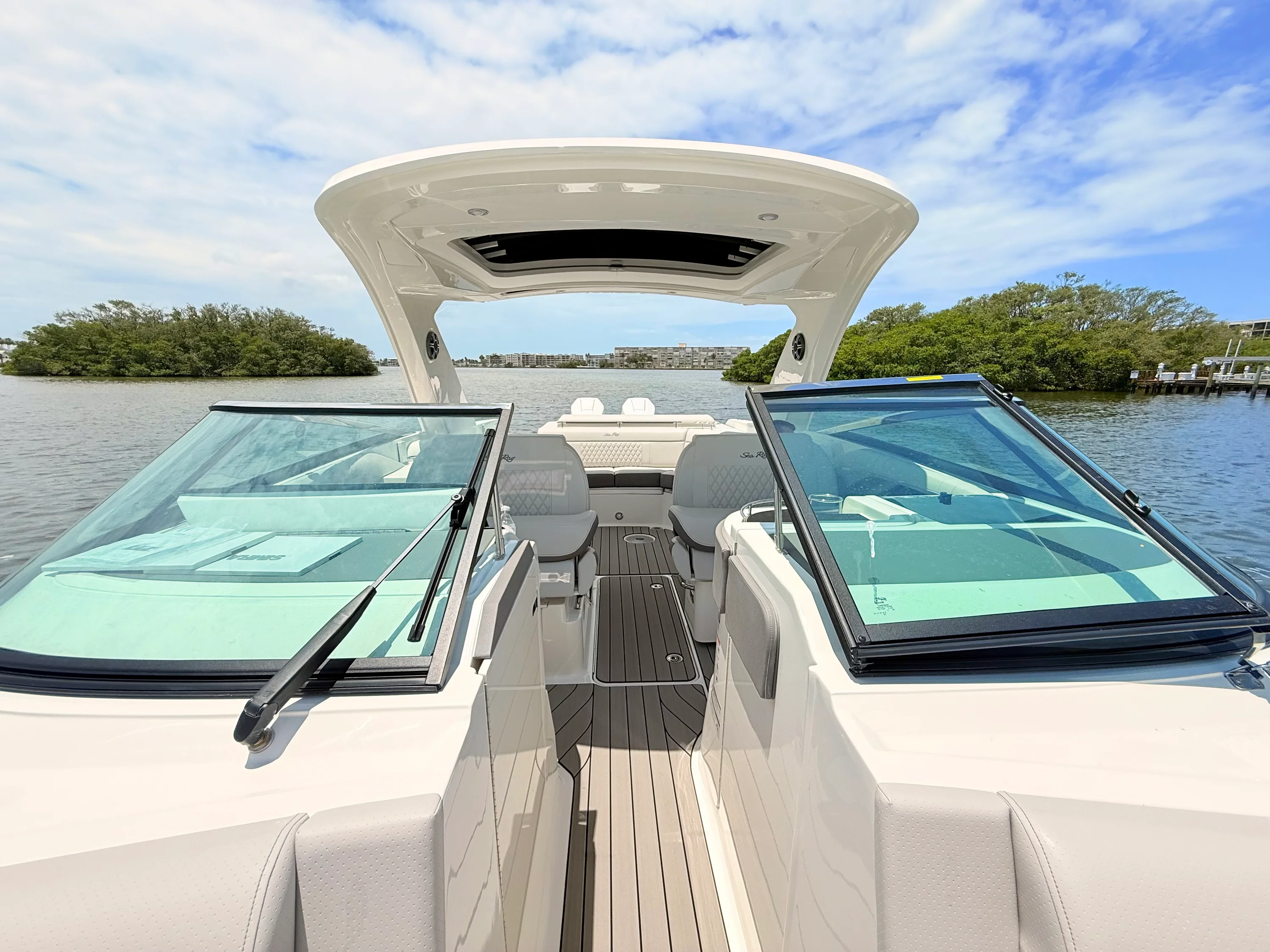 2026 Sea Ray SLX 310 Outboard Image Thumbnail #76