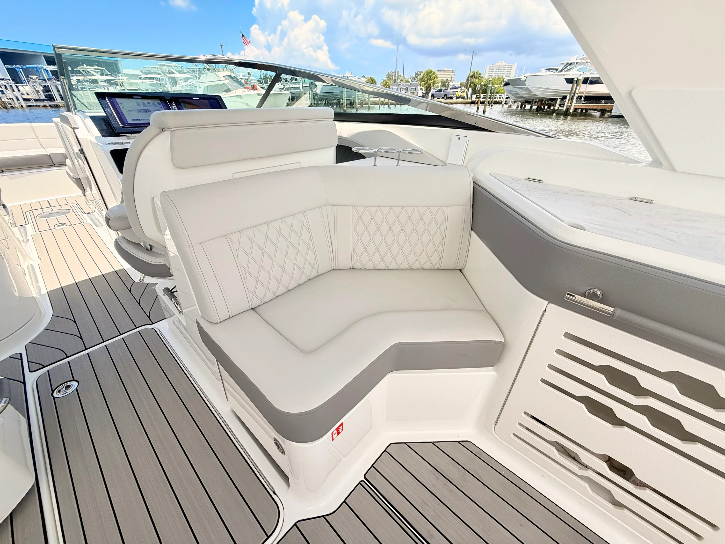 2026 Sea Ray SLX 310 Outboard Image Thumbnail #47