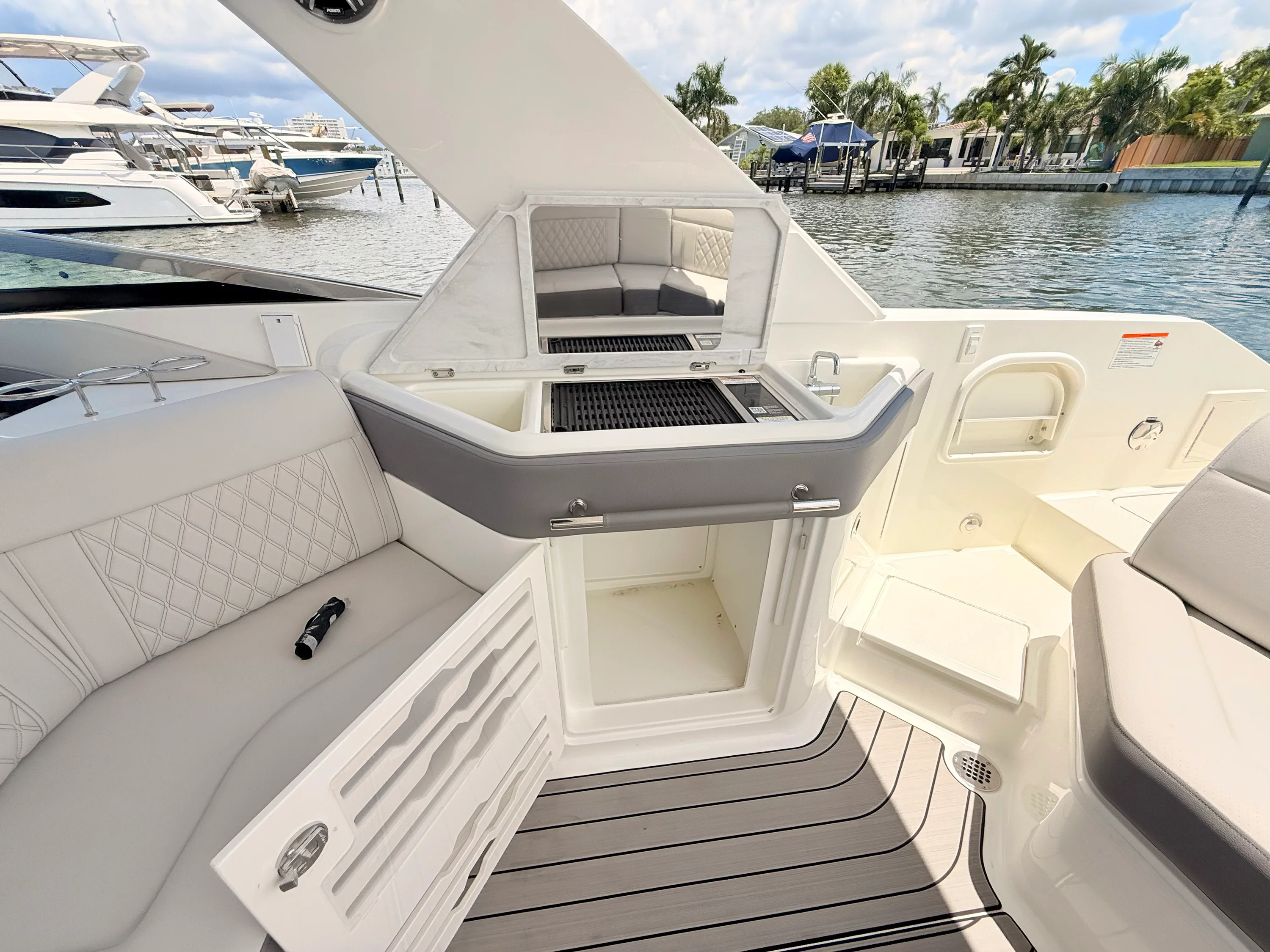 2026 Sea Ray SLX 310 Outboard Image Thumbnail #43