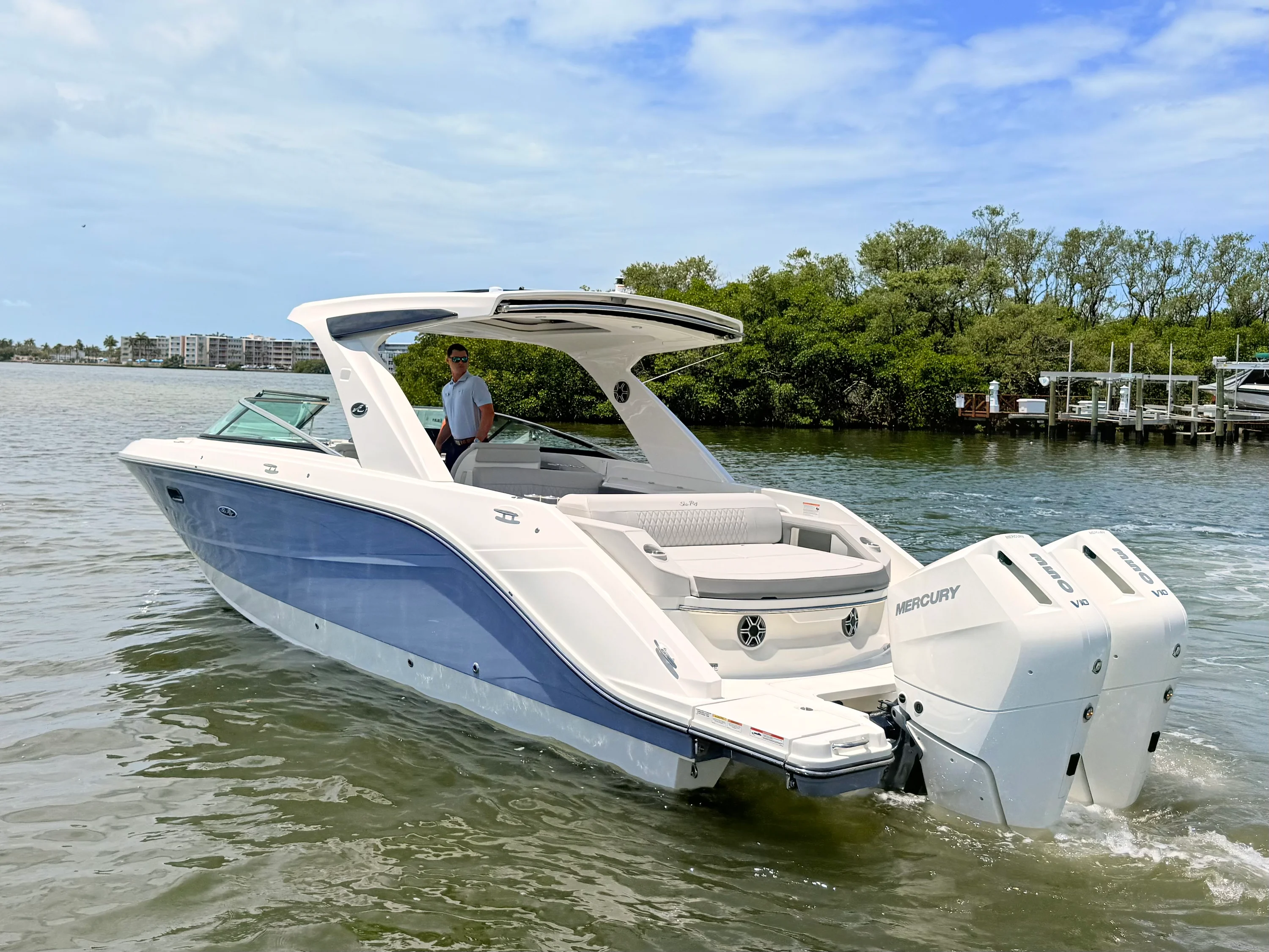 2026 Sea Ray SLX 310 Outboard Image Thumbnail #13