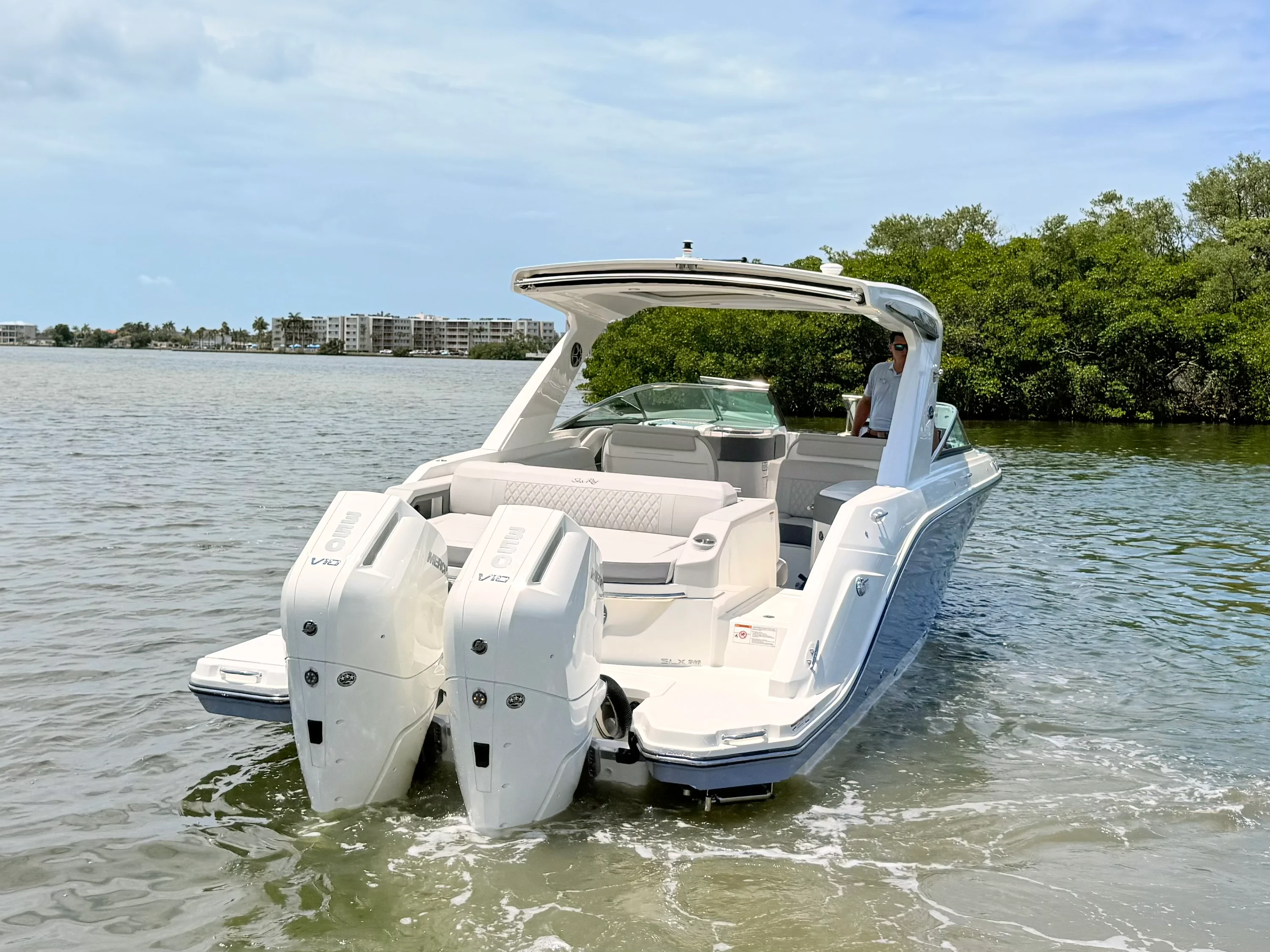 2026 Sea Ray SLX 310 Outboard Image Thumbnail #17
