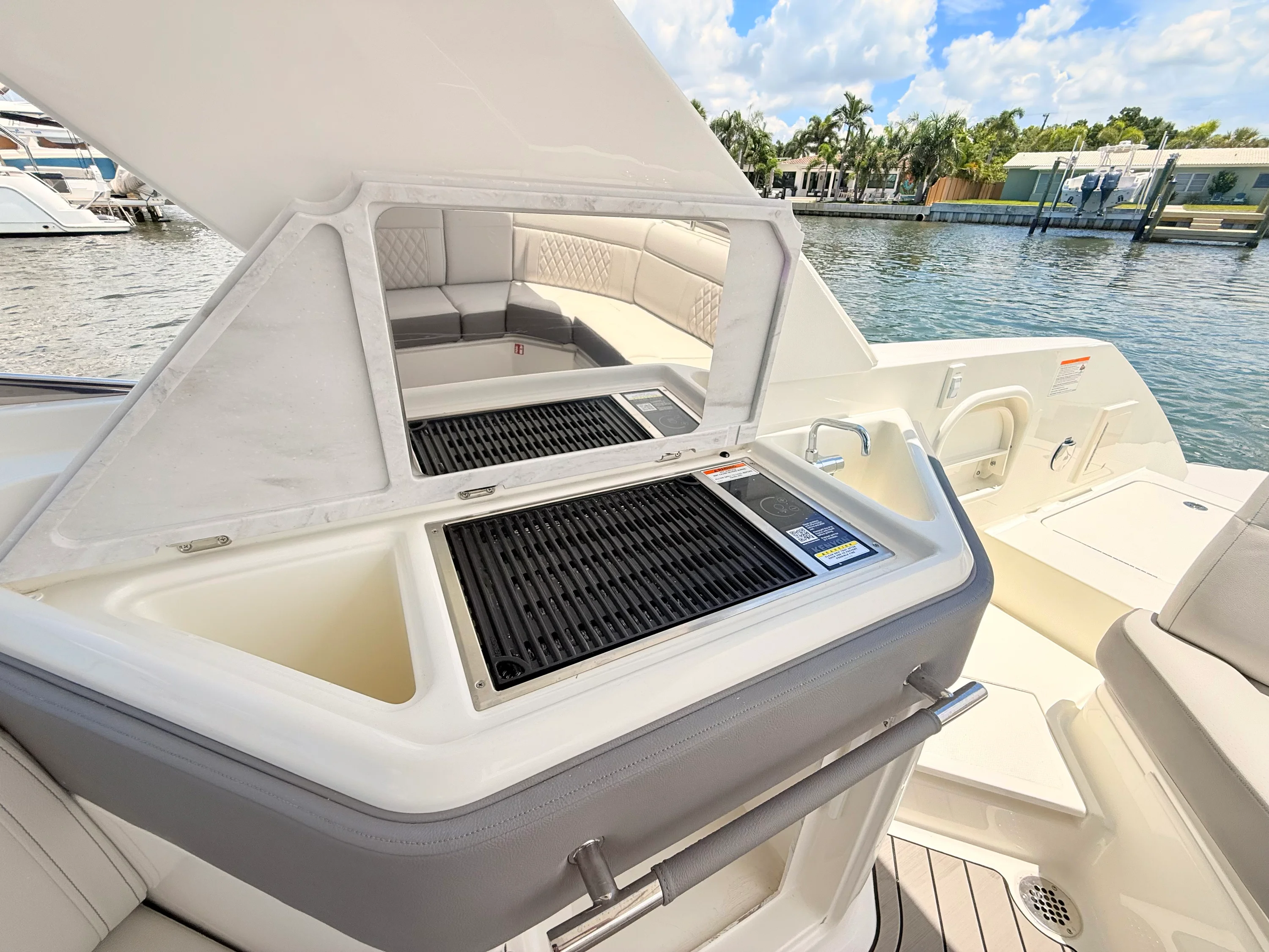 2026 Sea Ray SLX 310 Outboard Image Thumbnail #44