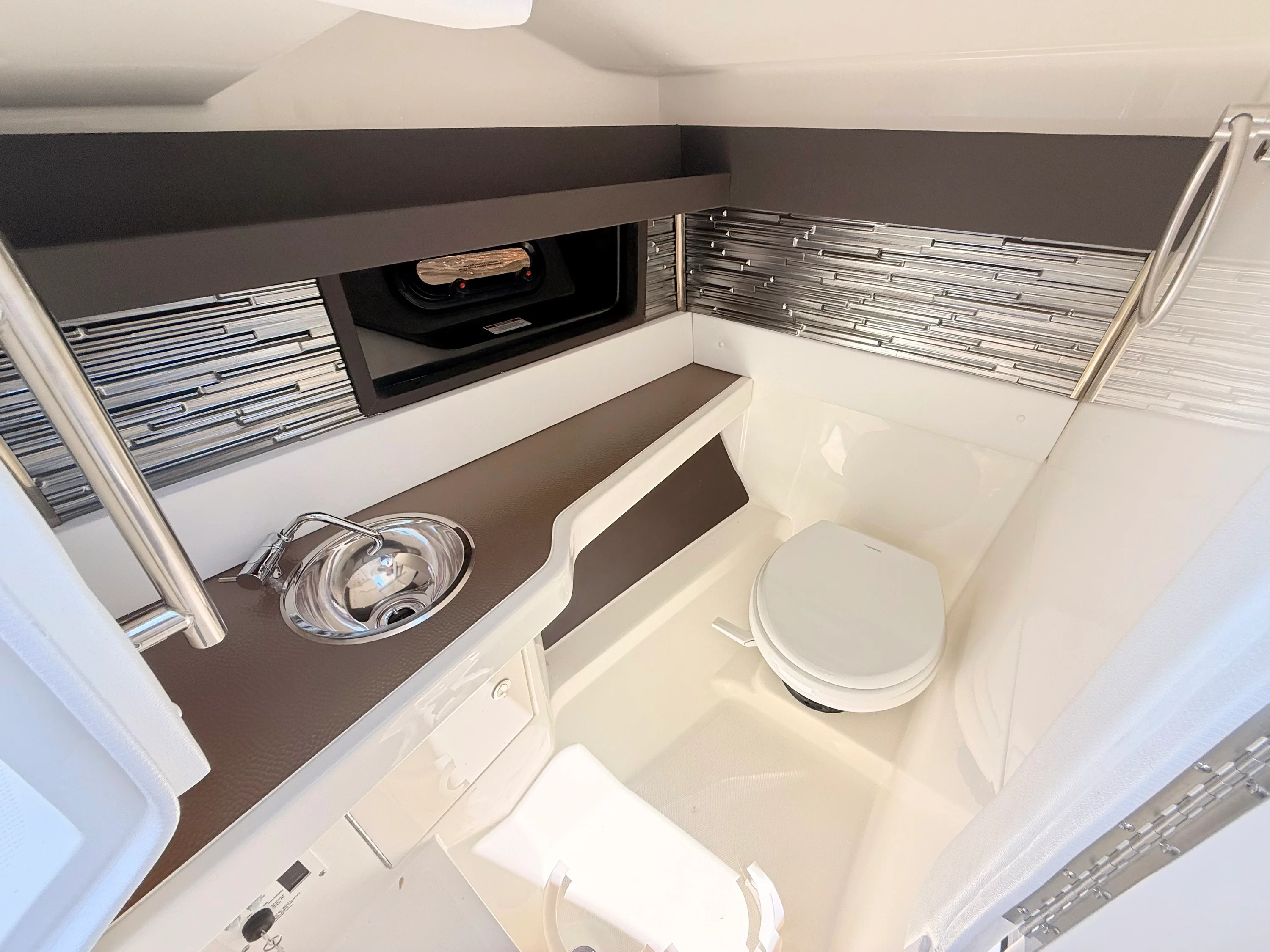 2026 Sea Ray SLX 310 Outboard Image Thumbnail #66