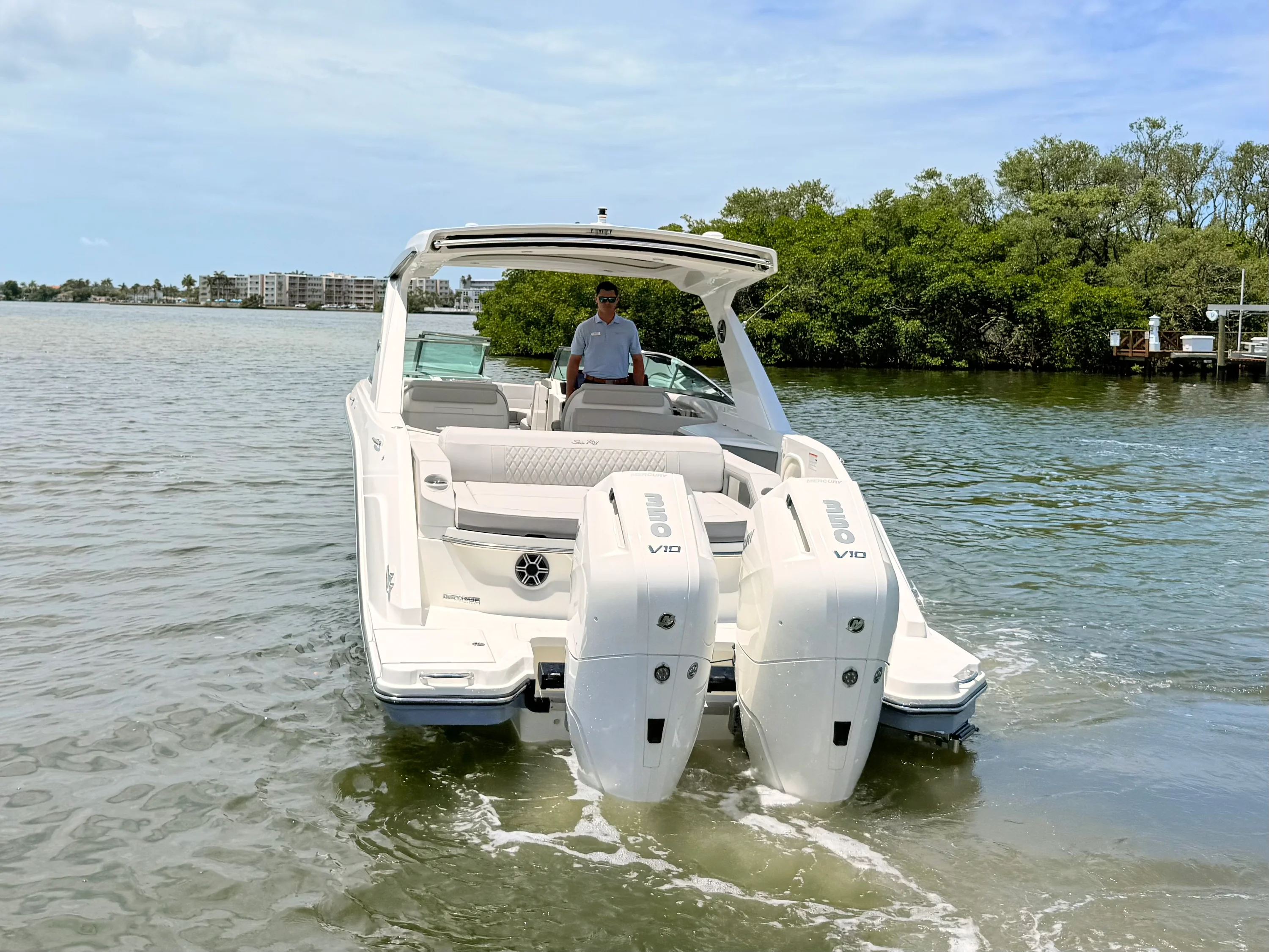 2026 Sea Ray SLX 310 Outboard Image Thumbnail #15