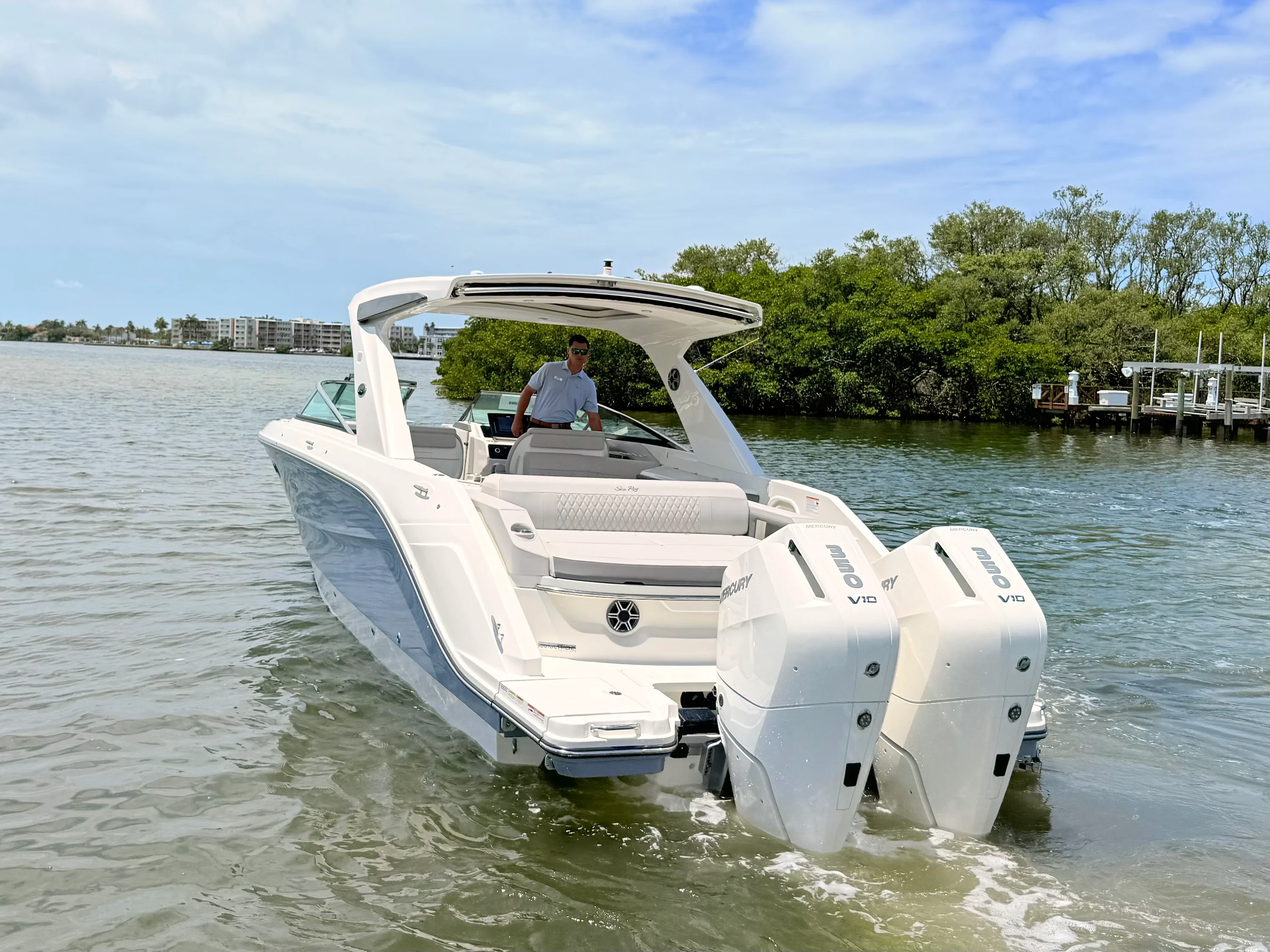 2026 Sea Ray SLX 310 Outboard Image Thumbnail #14