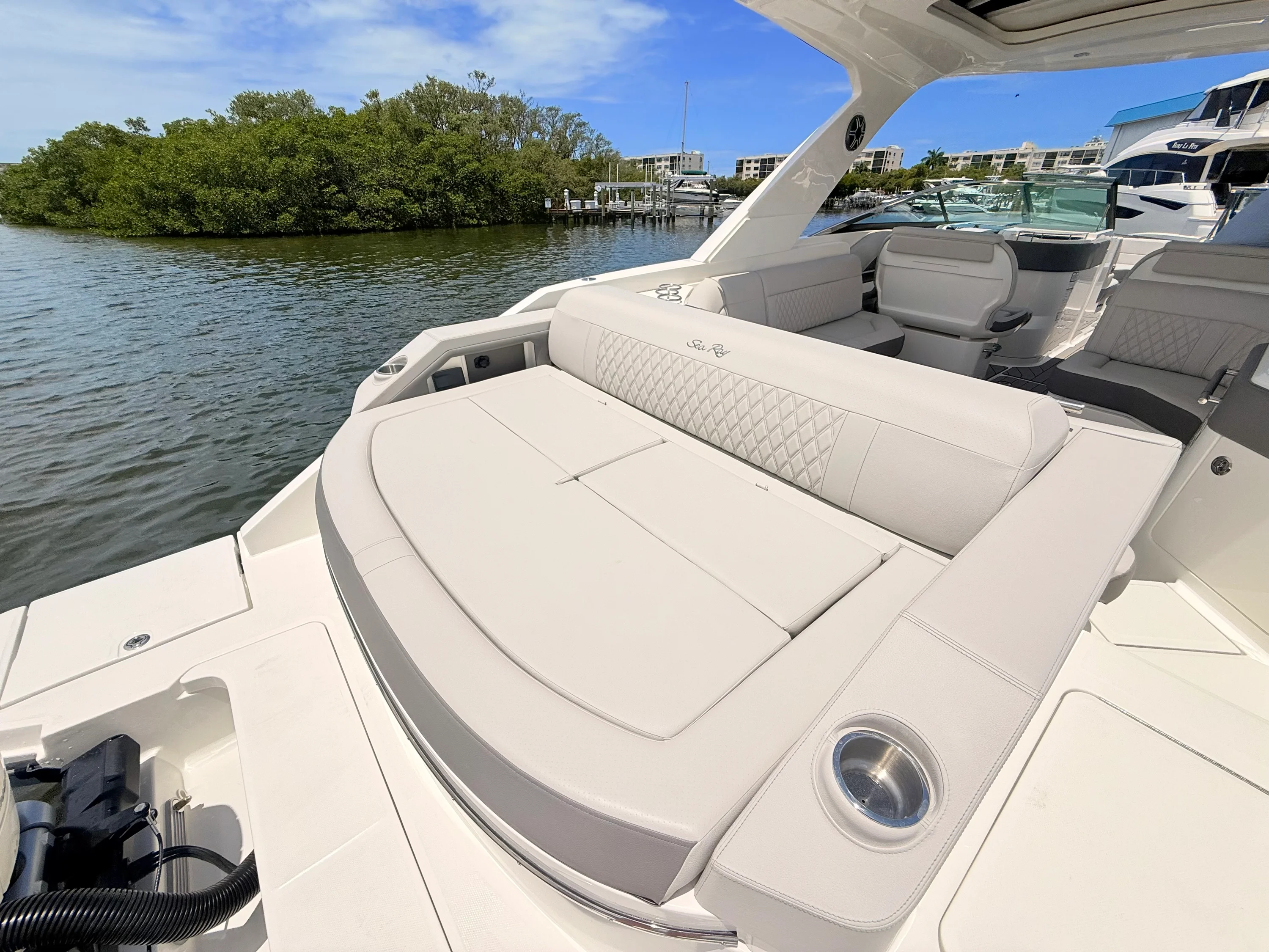 2026 Sea Ray SLX 310 Outboard Image Thumbnail #29