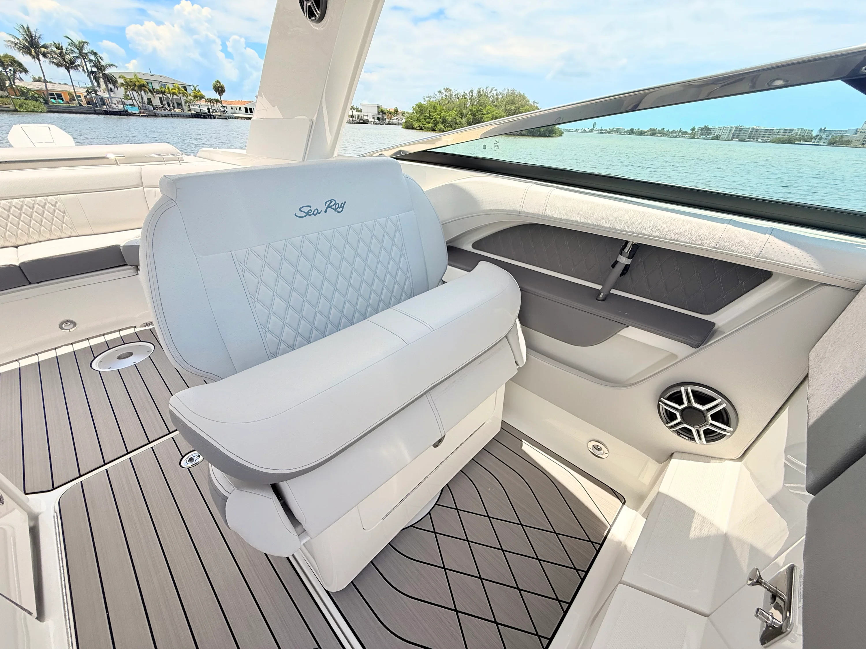 2026 Sea Ray SLX 310 Outboard Image Thumbnail #62