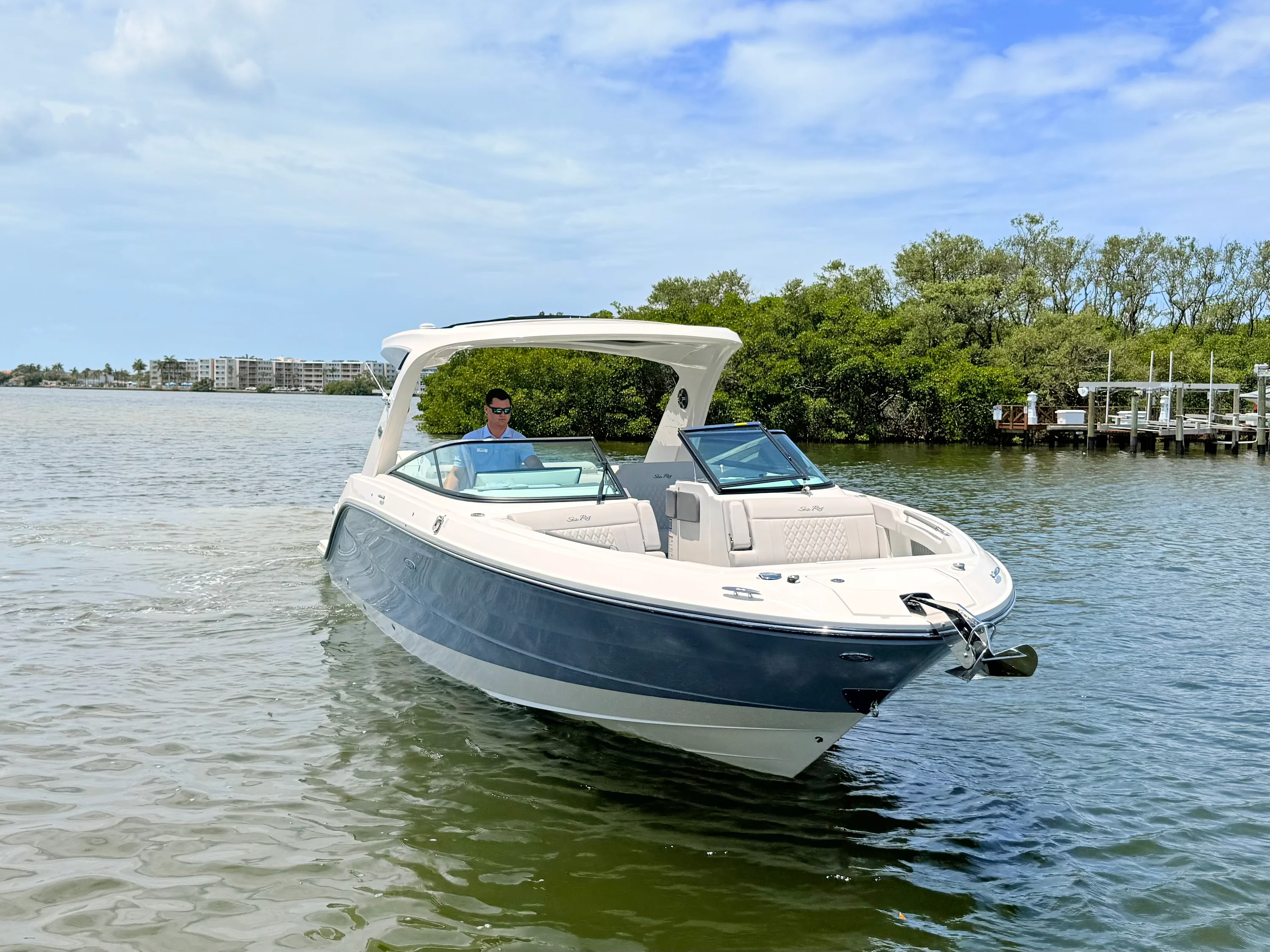 2026 Sea Ray SLX 310 Outboard Image Thumbnail #2
