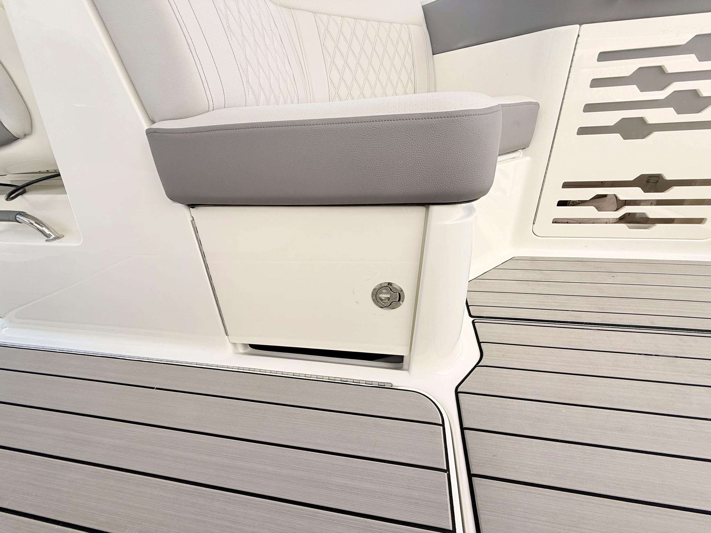 2026 Sea Ray SLX 310 Outboard Image Thumbnail #48