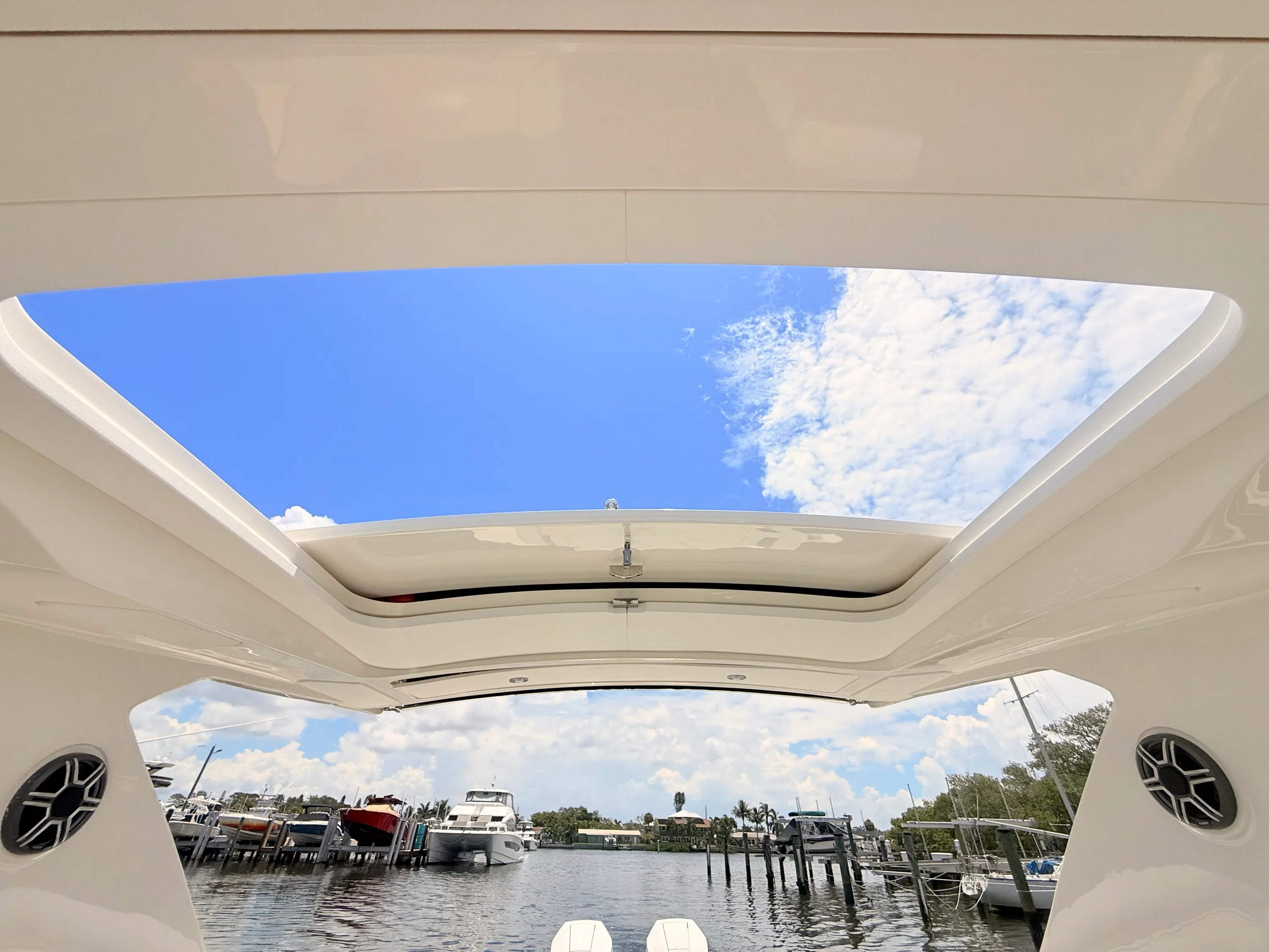 2026 Sea Ray SLX 310 Outboard Image Thumbnail #81