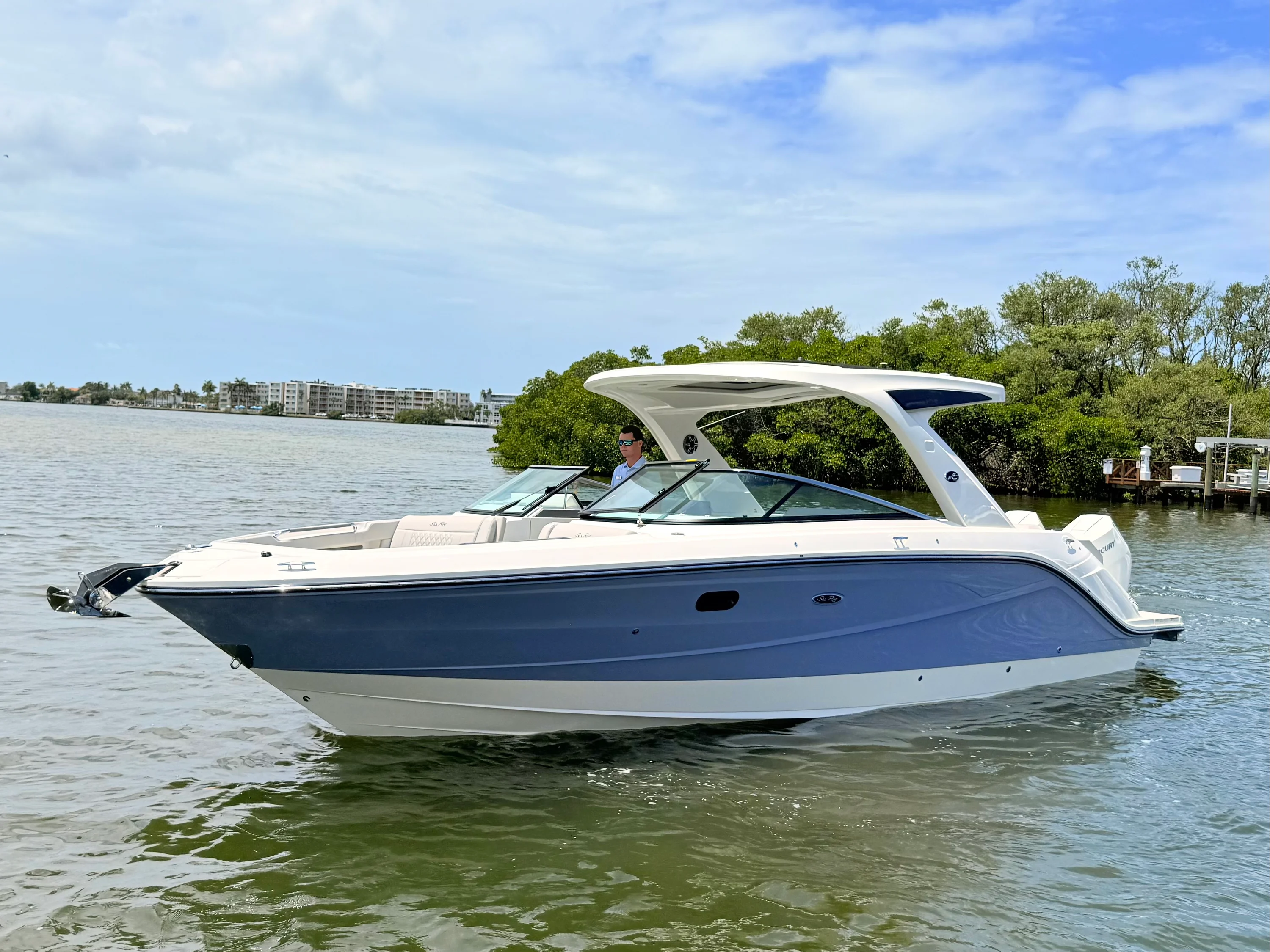 2026 Sea Ray SLX 310 Outboard Image Thumbnail #8