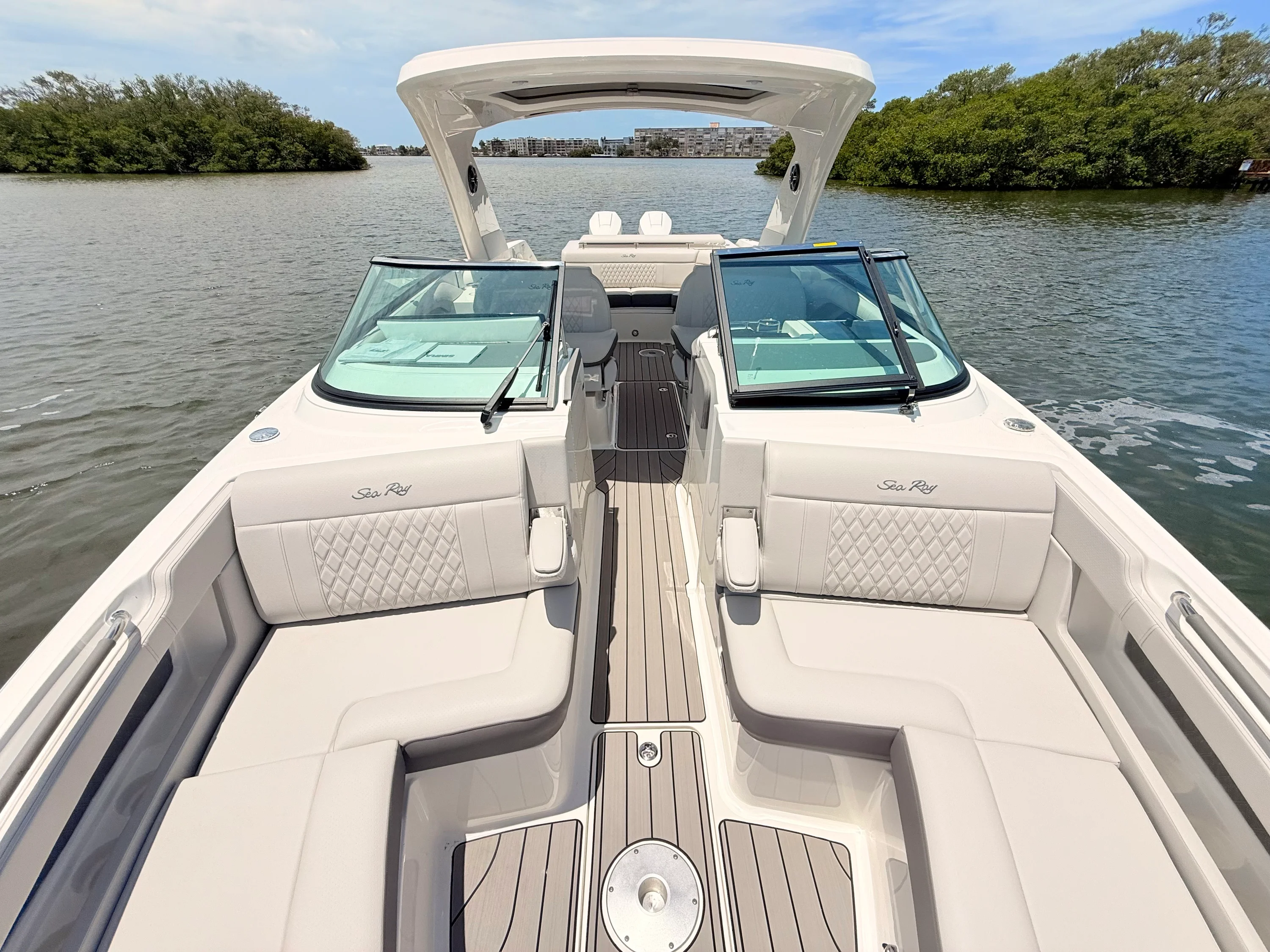 2026 Sea Ray SLX 310 Outboard Image Thumbnail #77