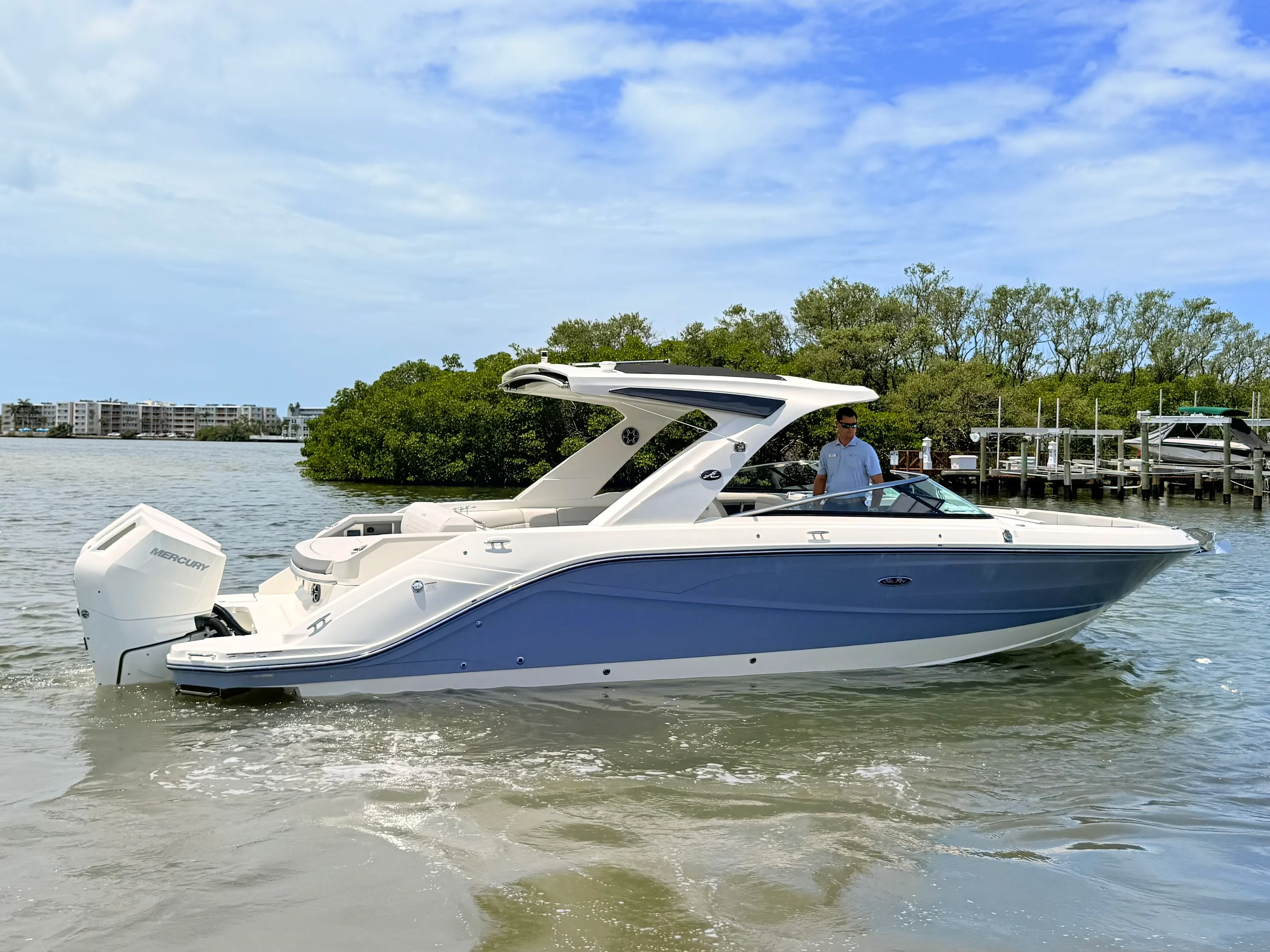 2026 Sea Ray SLX 310 Outboard Image Thumbnail #20
