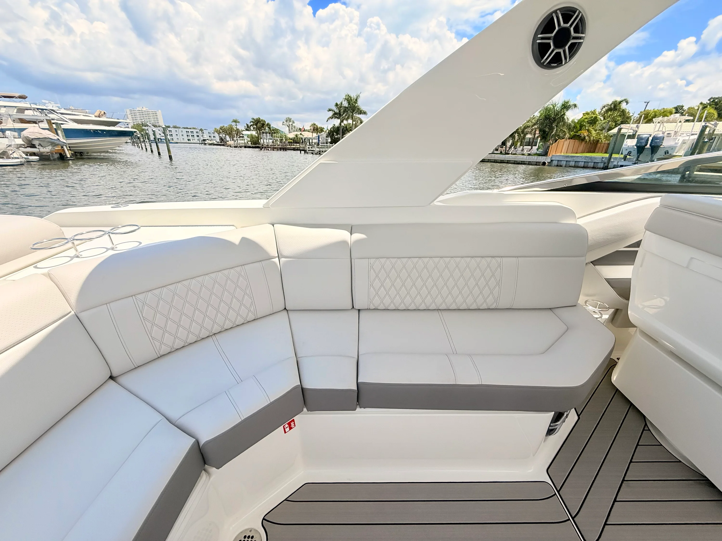 2026 Sea Ray SLX 310 Outboard Image Thumbnail #41
