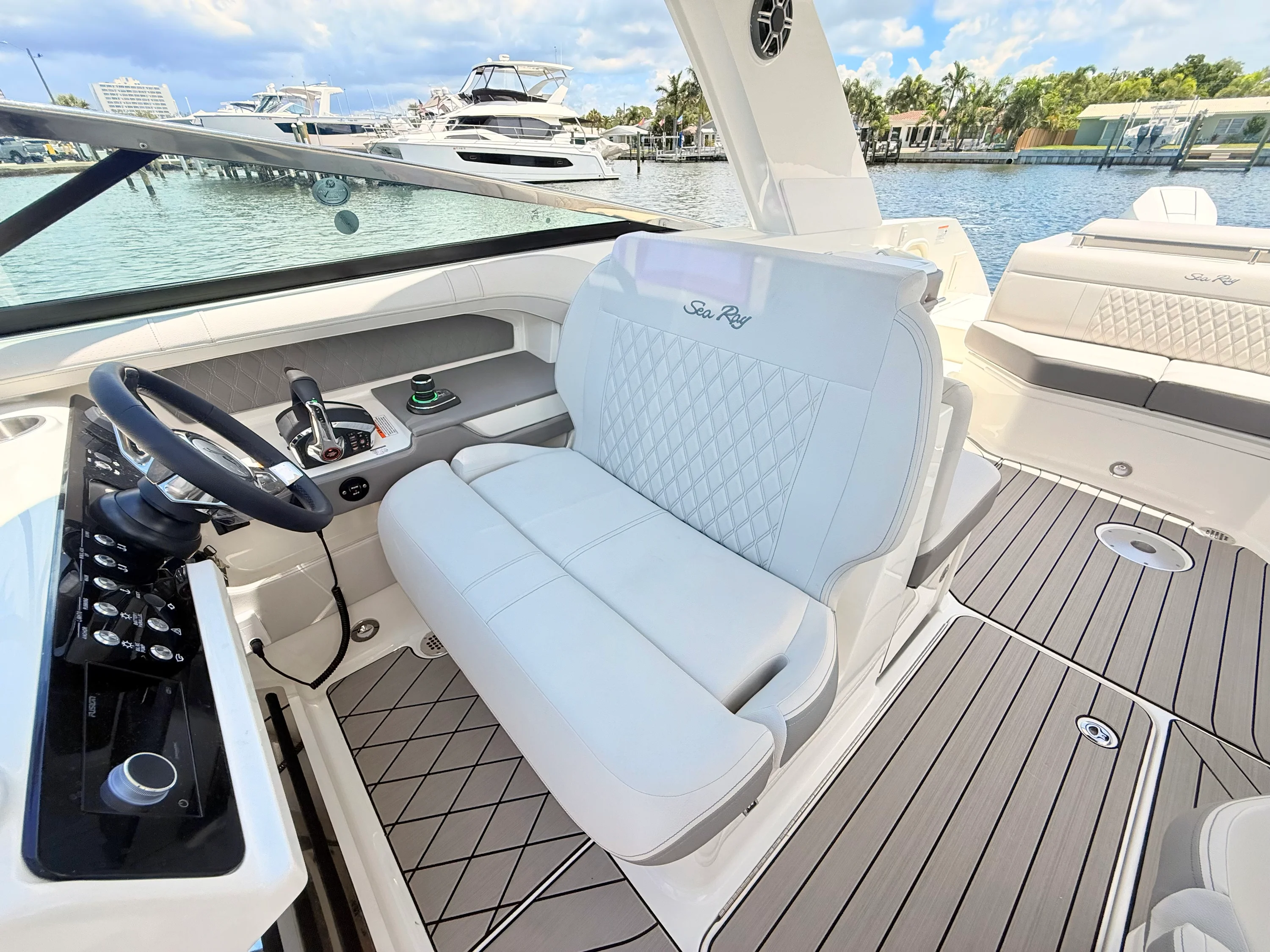 2026 Sea Ray SLX 310 Outboard Image Thumbnail #52