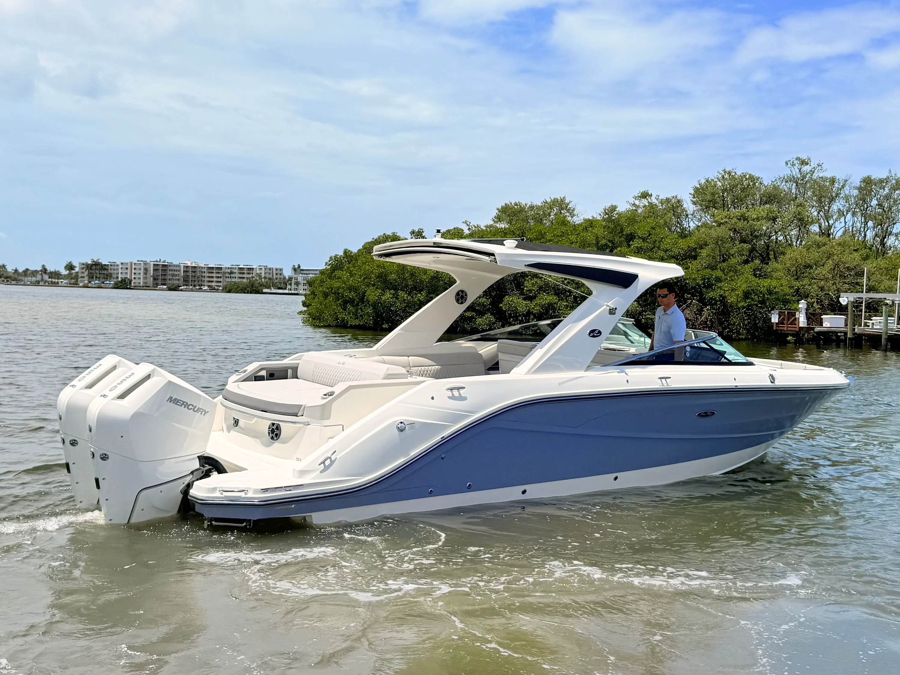 2026 Sea Ray SLX 310 Outboard Image Thumbnail #19