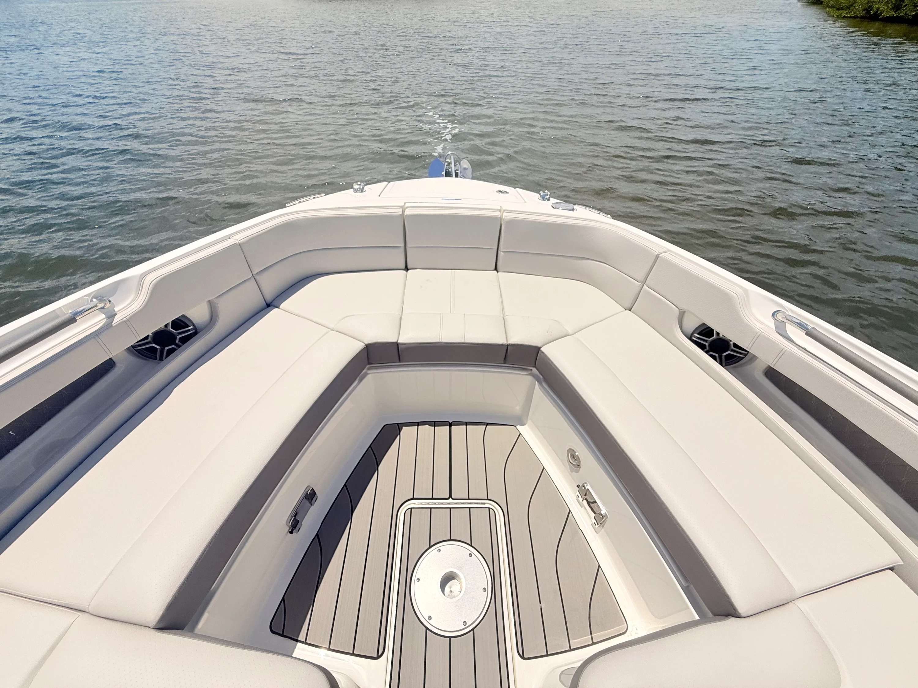 2026 Sea Ray SLX 310 Outboard Image Thumbnail #23
