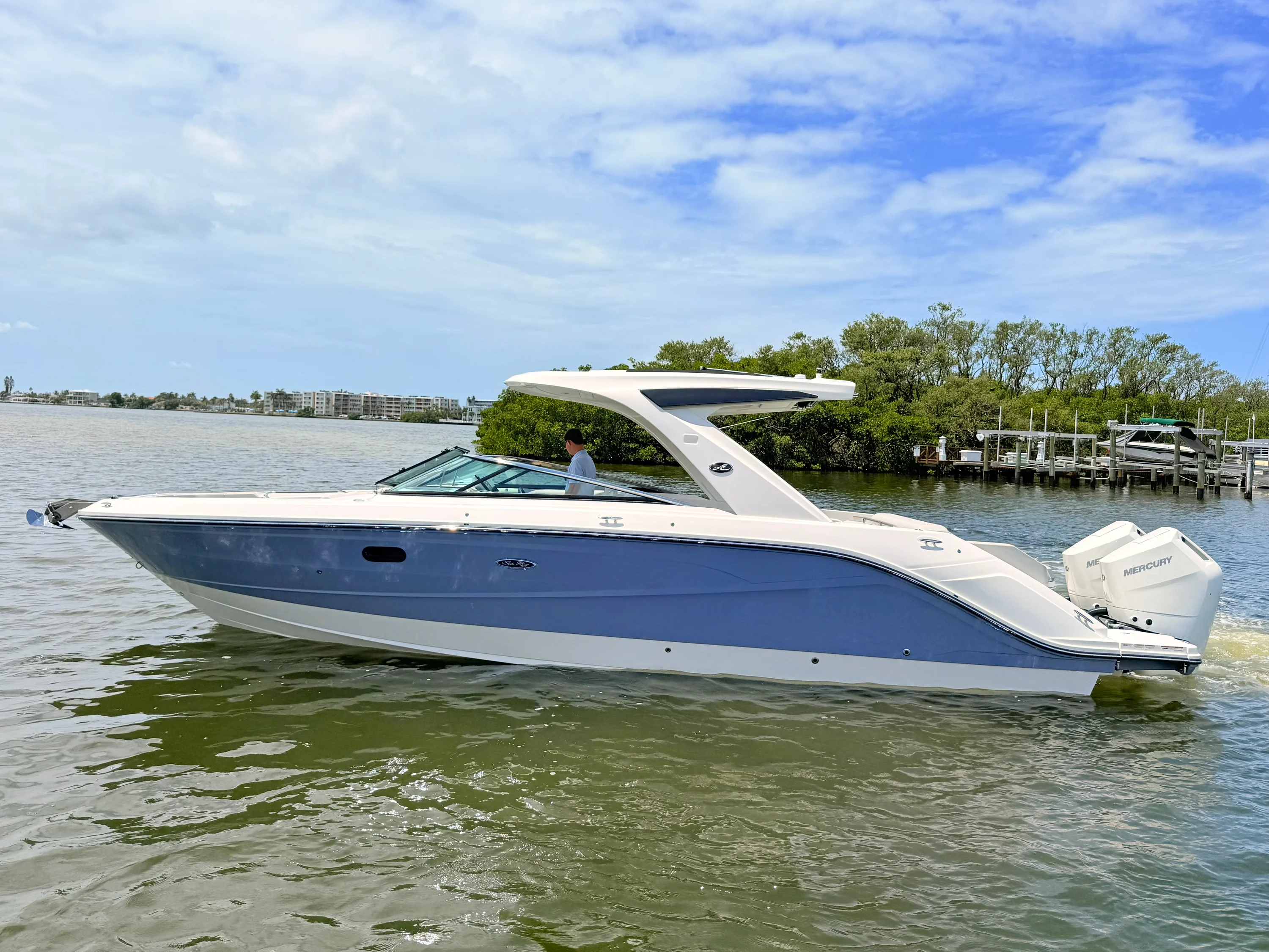 2026 Sea Ray SLX 310 Outboard Image Thumbnail #11