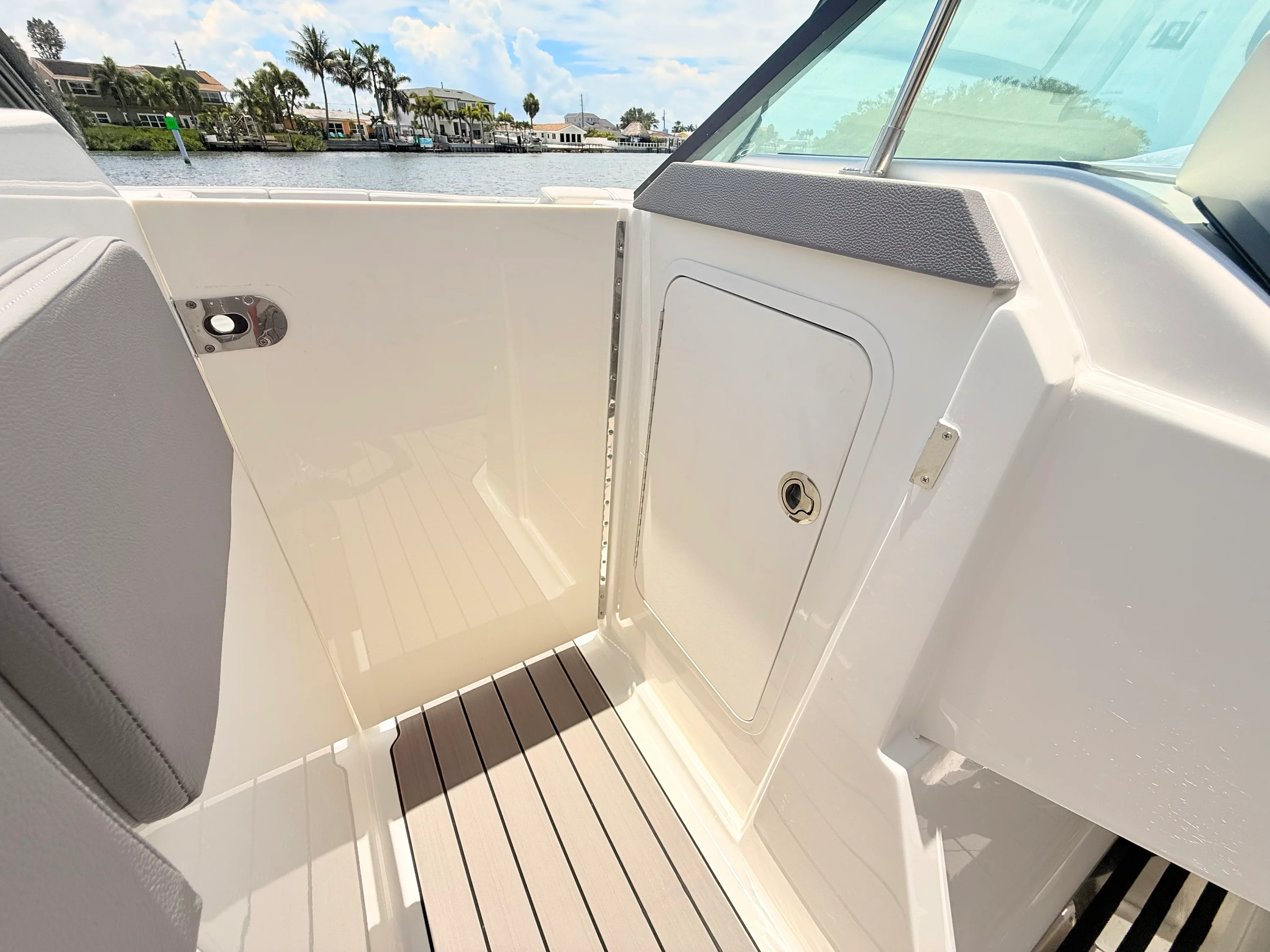 2026 Sea Ray SLX 310 Outboard Image Thumbnail #68