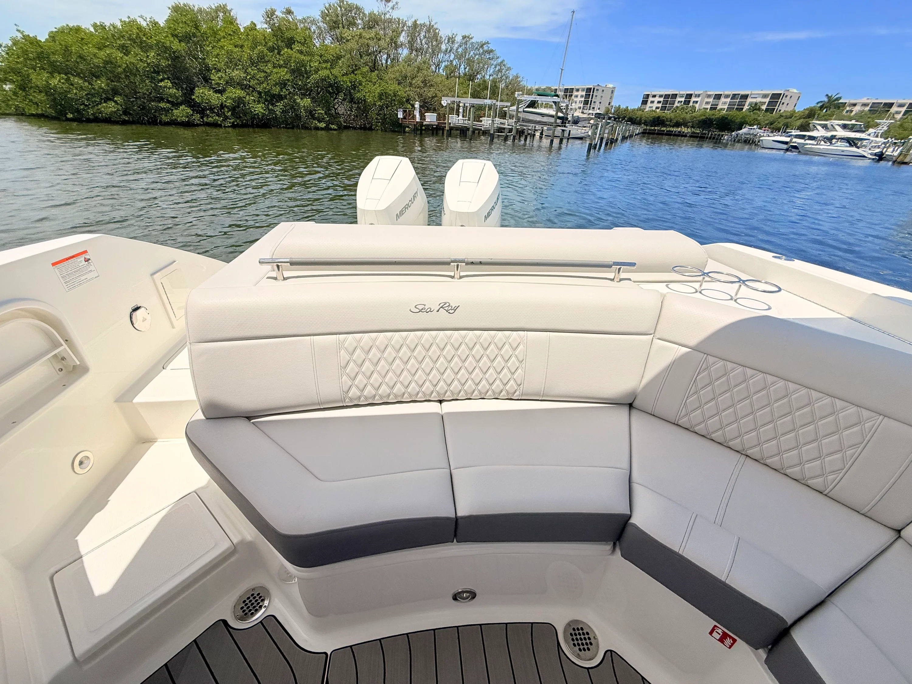 2026 Sea Ray SLX 310 Outboard Image Thumbnail #38