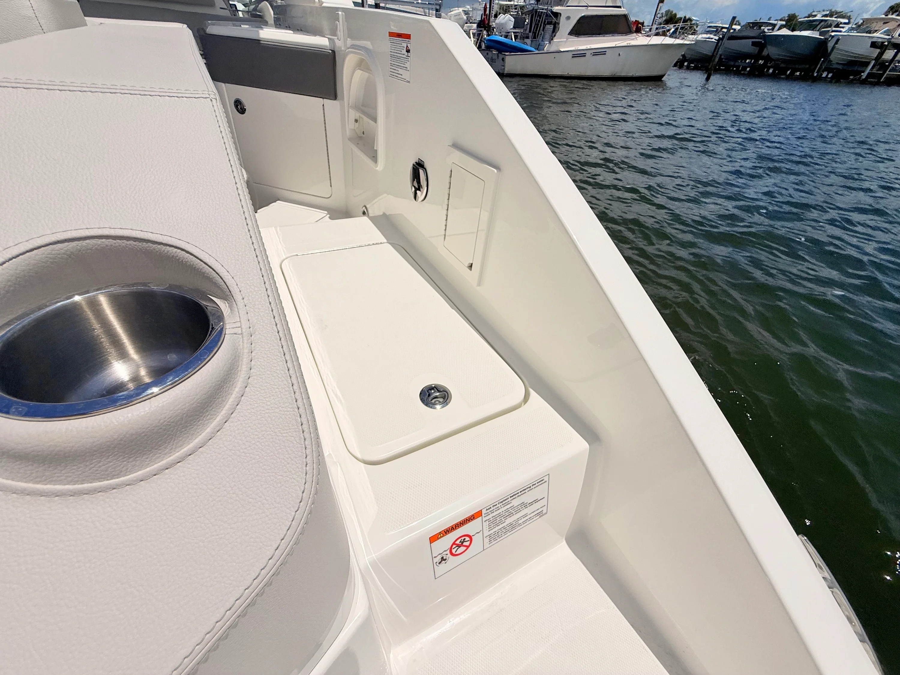 2026 Sea Ray SLX 310 Outboard Image Thumbnail #31
