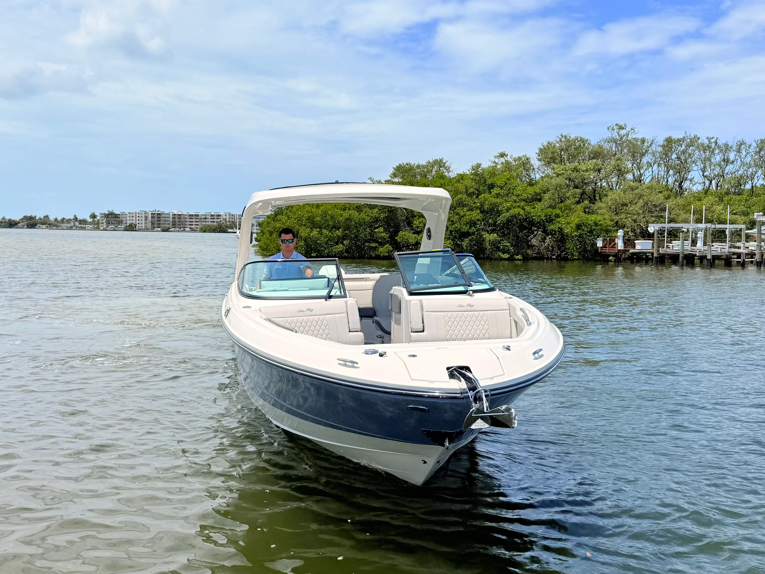 2026 Sea Ray SLX 310 Outboard Image Thumbnail #3