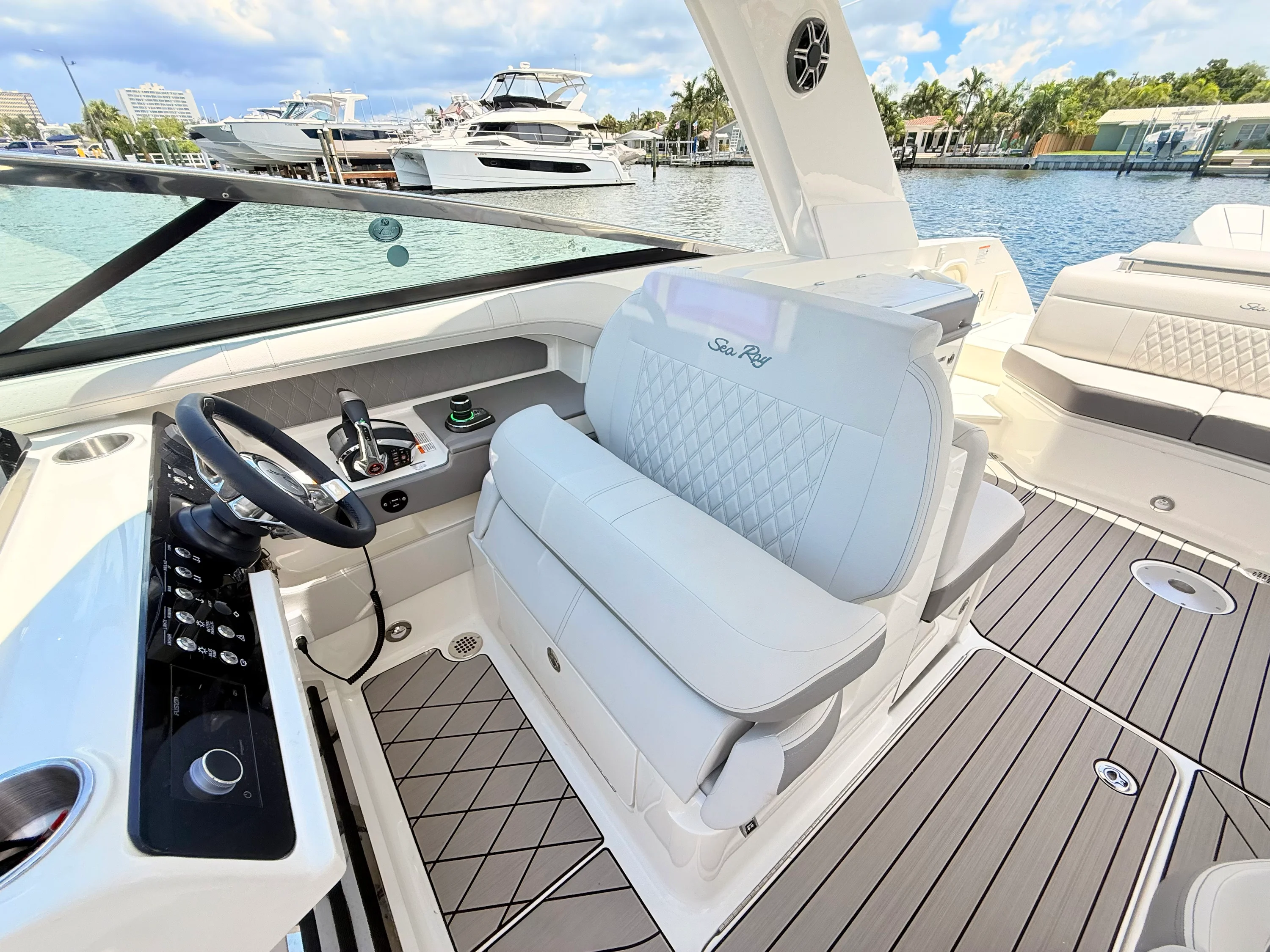 2026 Sea Ray SLX 310 Outboard Image Thumbnail #51