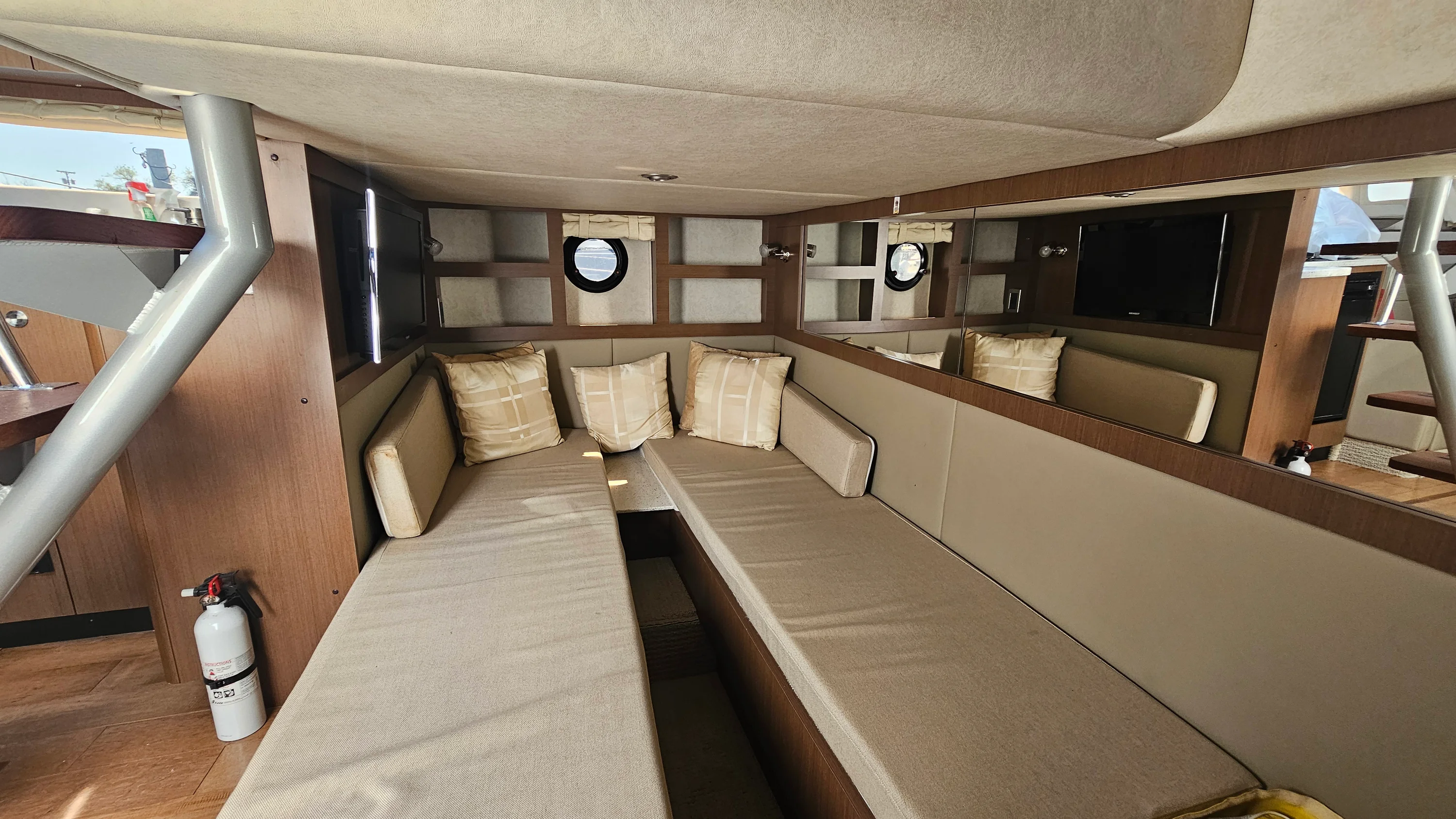 2013 Sea Ray 350 SUNDANCER Image Thumbnail #16